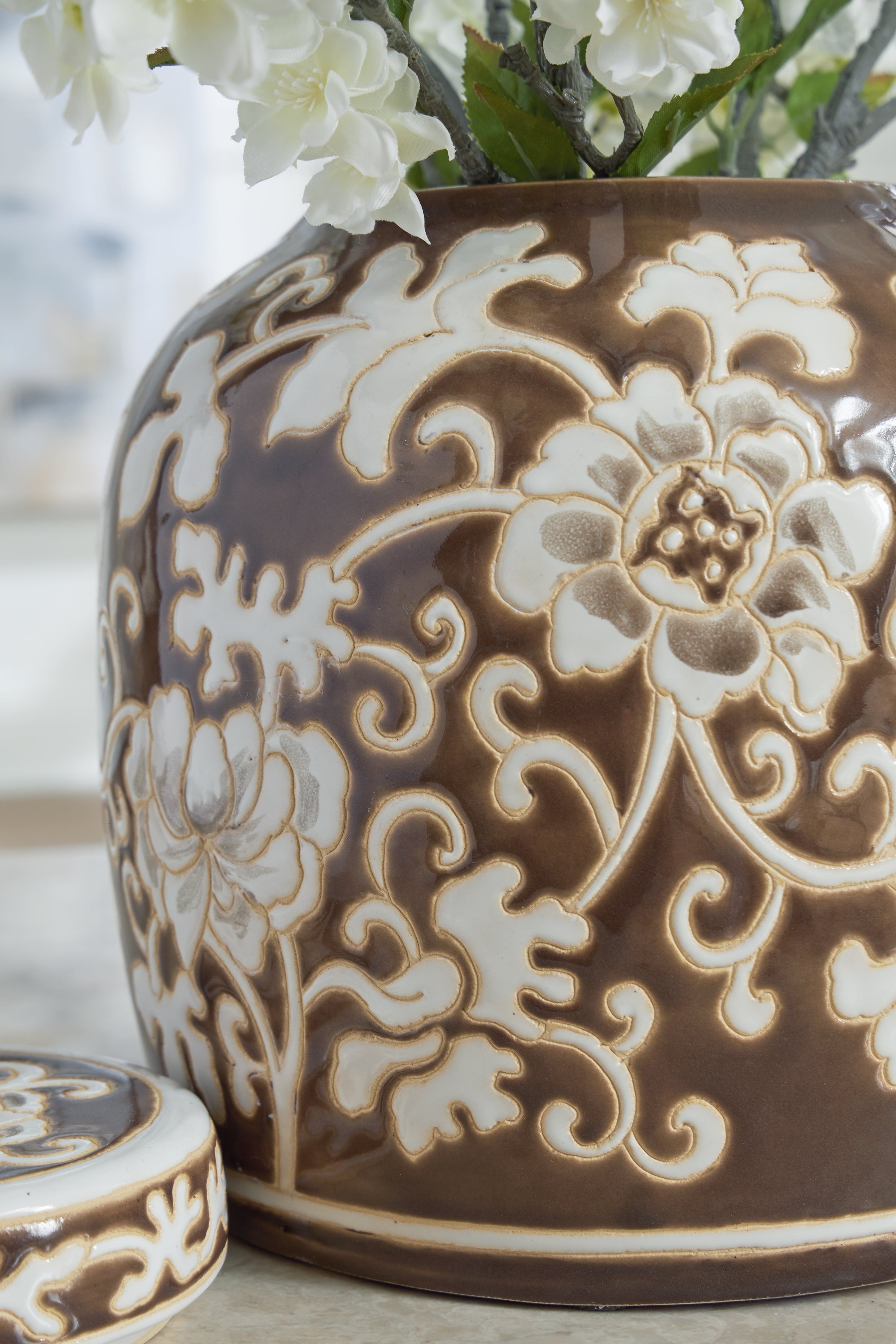Adalham Brown/Cream Jar - A2000910