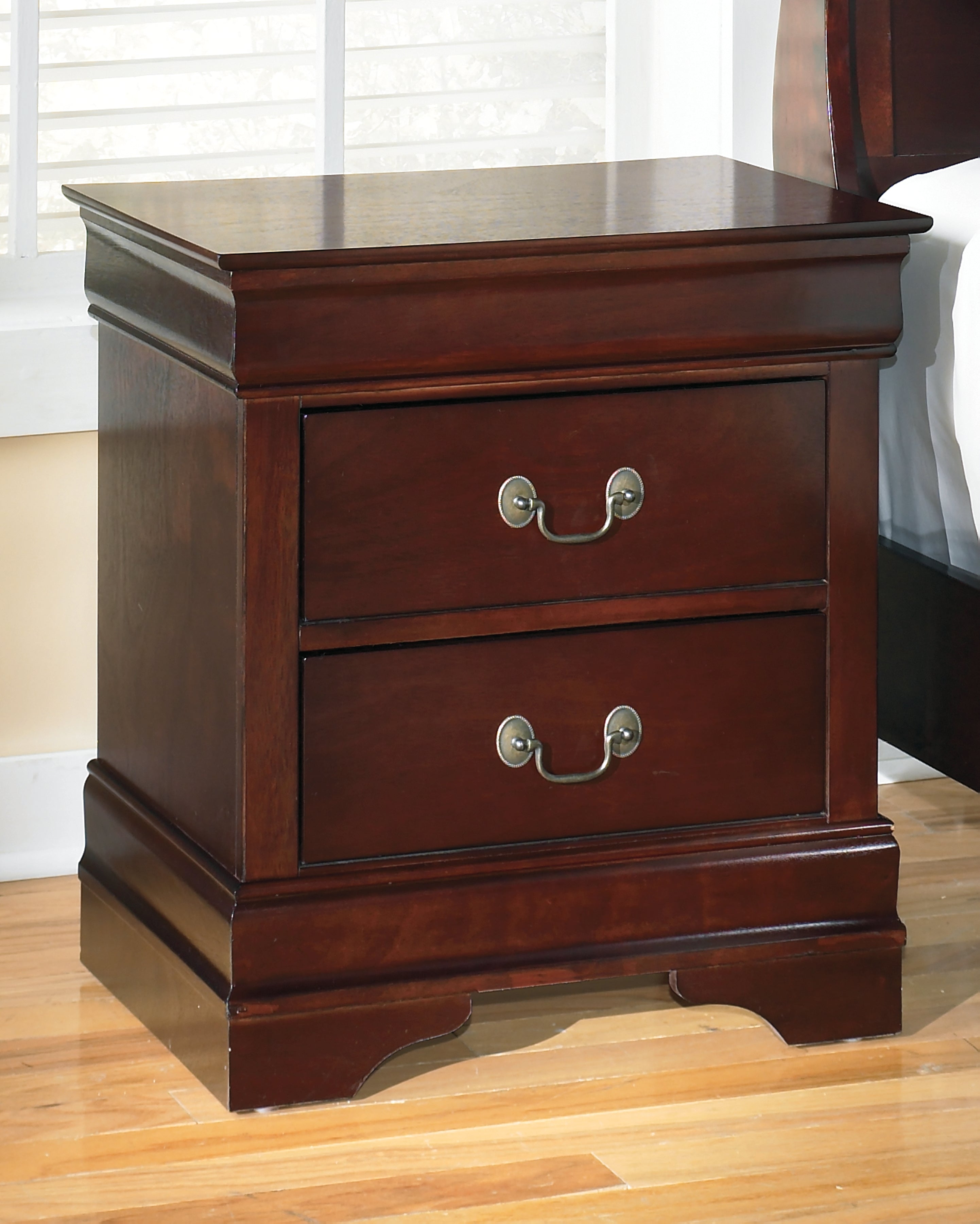 Alisdair Full Sleigh Bed with 2 Nightstands in Reddish Brown - PKG000497
