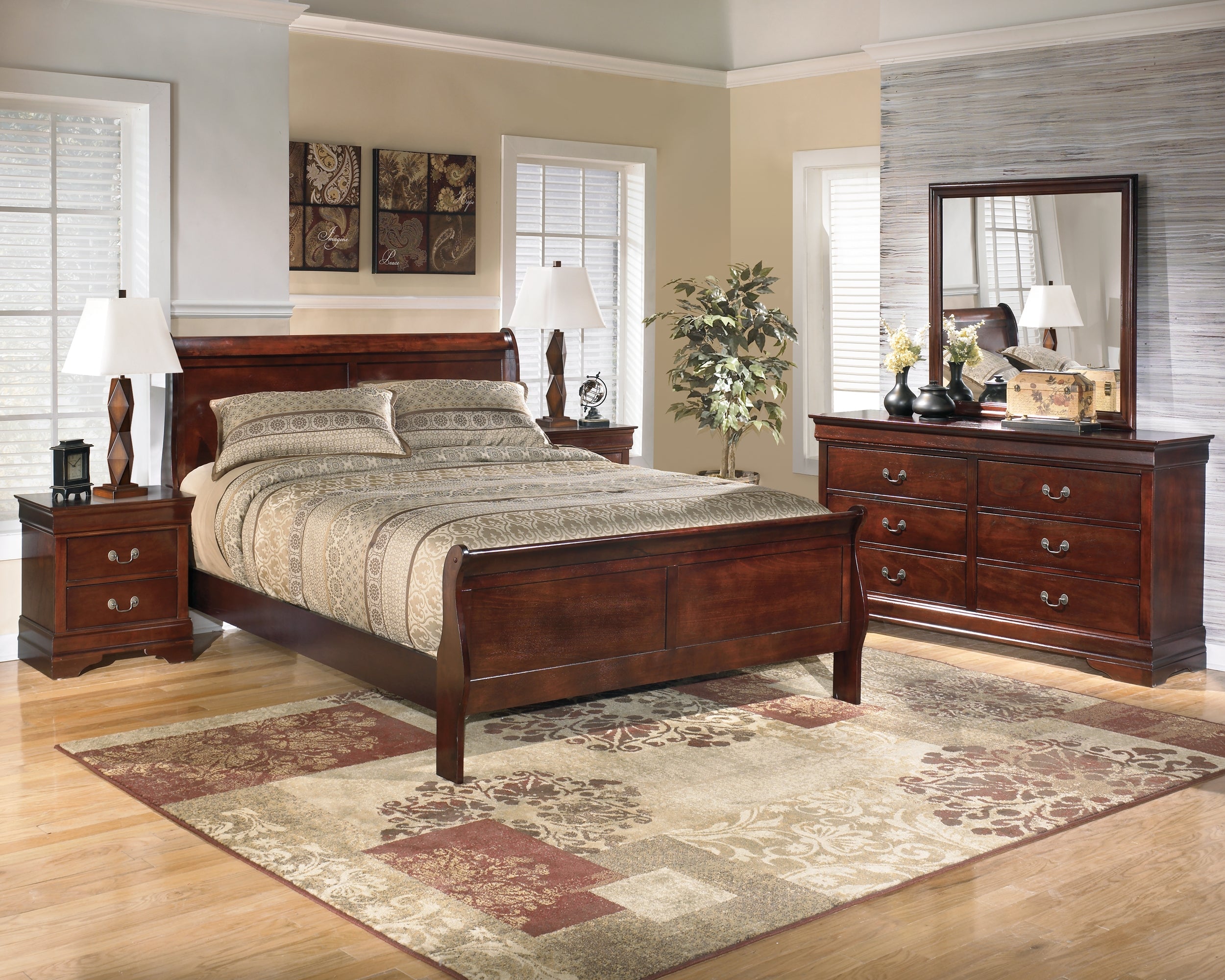 Alisdair Full Sleigh Bed with 2 Nightstands in Reddish Brown - PKG000497
