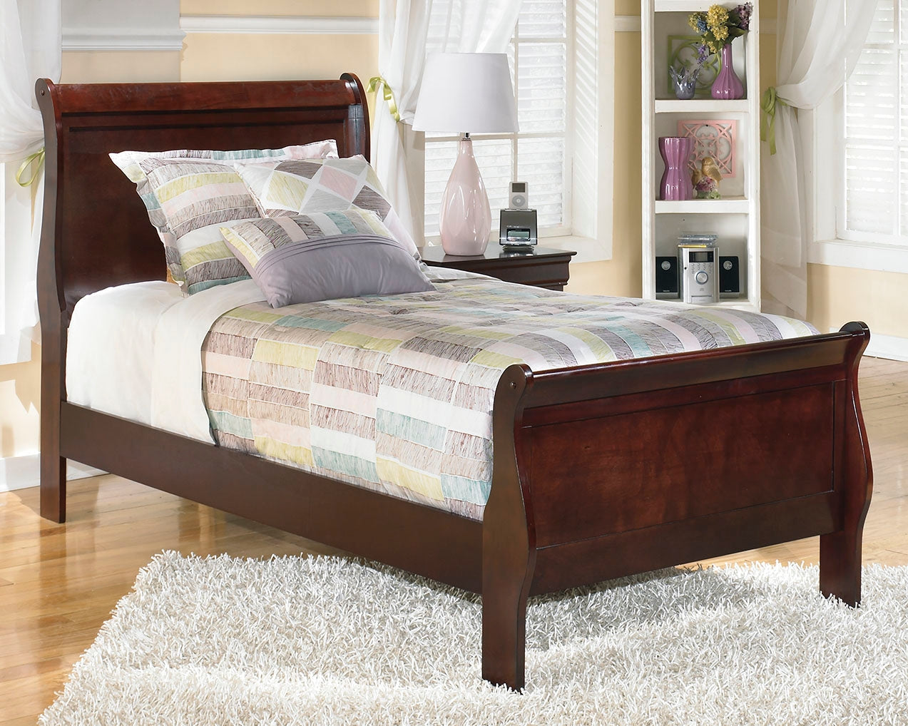 Alisdair Twin Sleigh Bed with Mattress in Reddish Brown - PKG000502