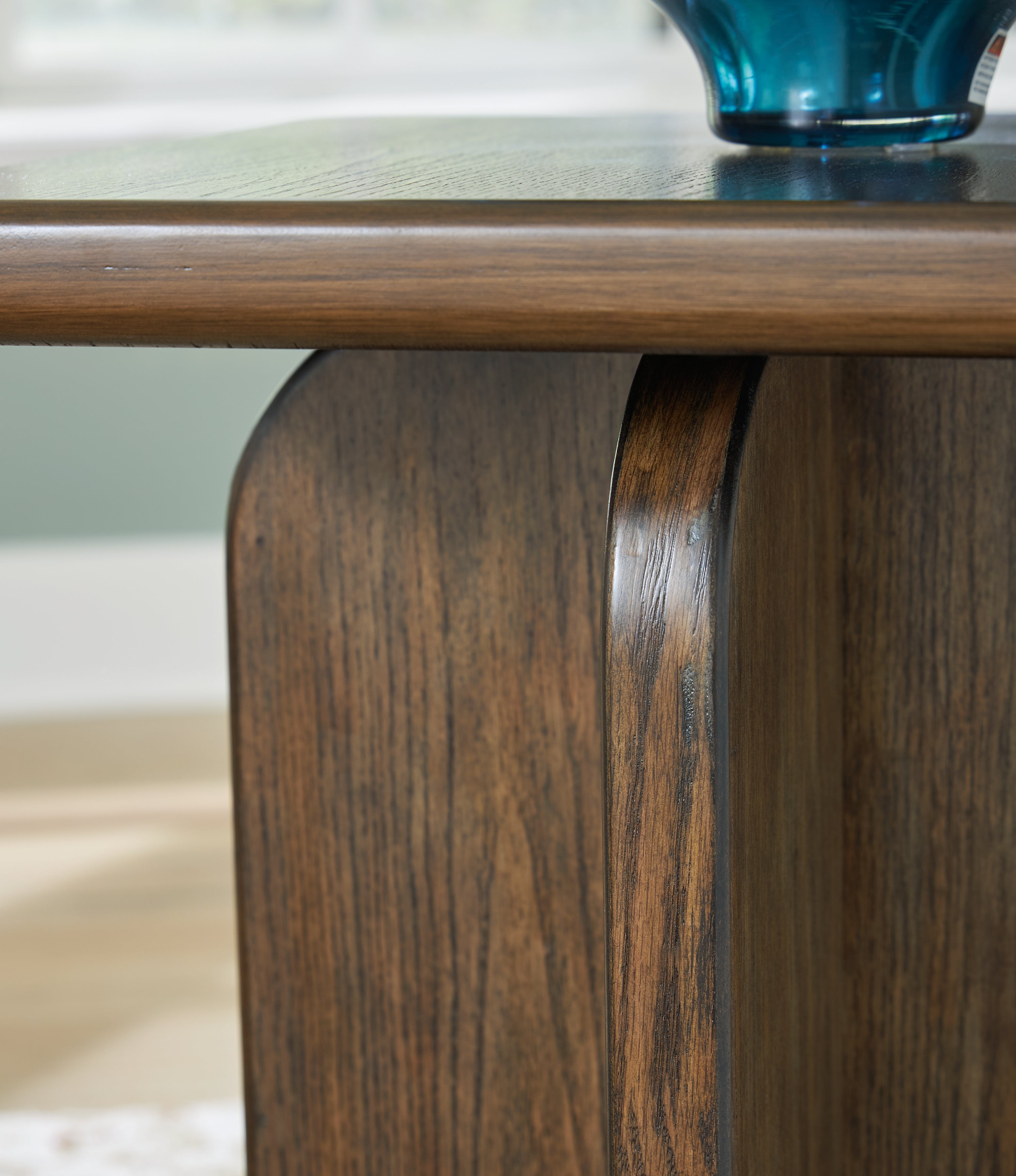 Aviemore Ink 2-Piece Sectional, Occasional Table Set and Lamp - 24303U1