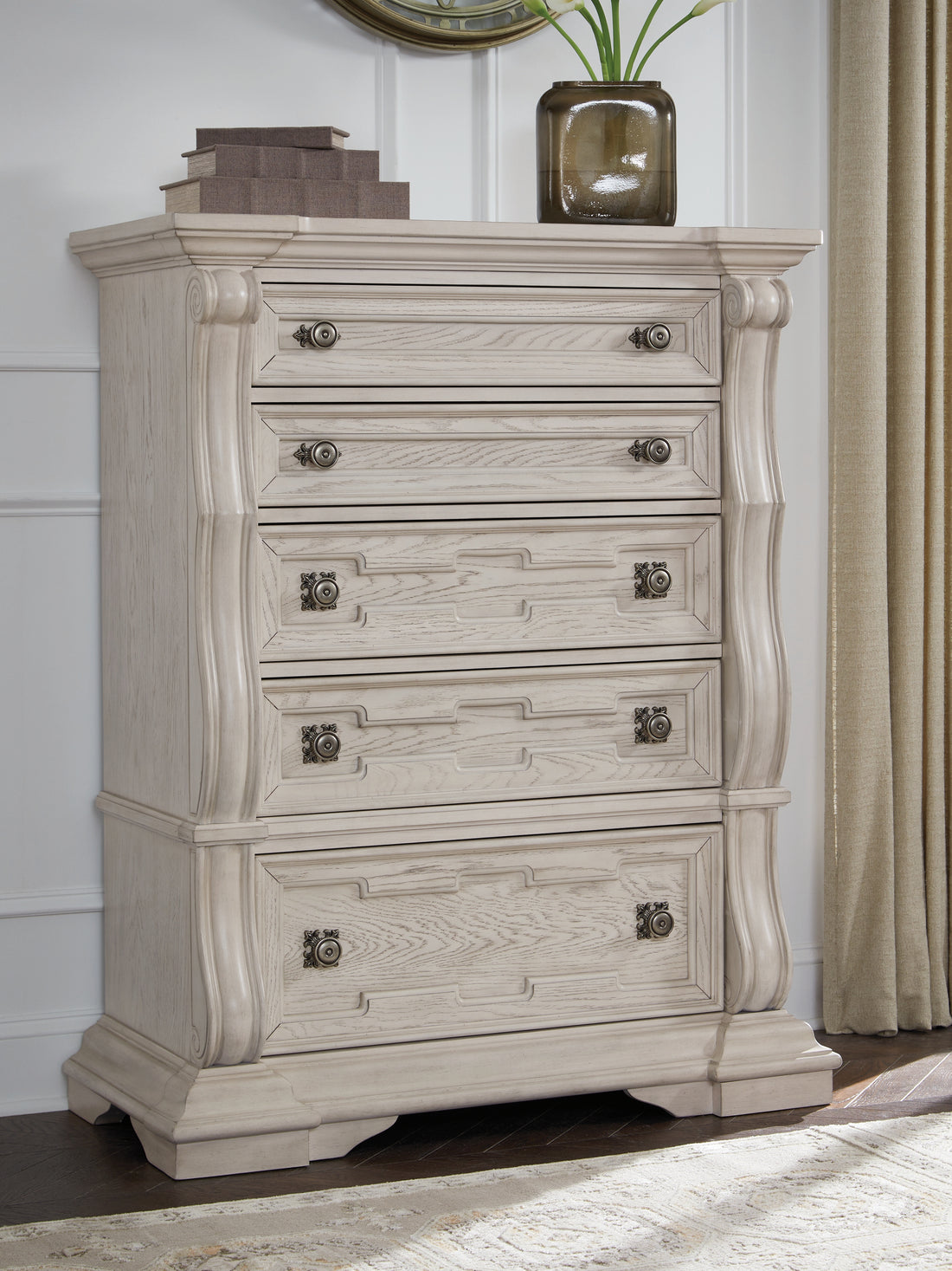 Bruchandi Antique White Chest of Drawers - PCB948-46