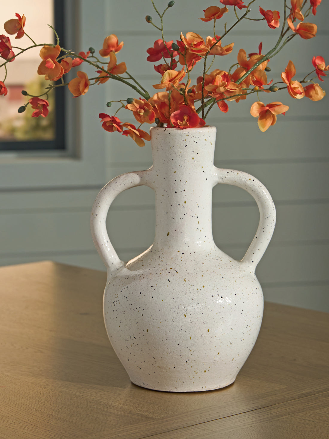 Dallinworth White/Black Vase - A2000831