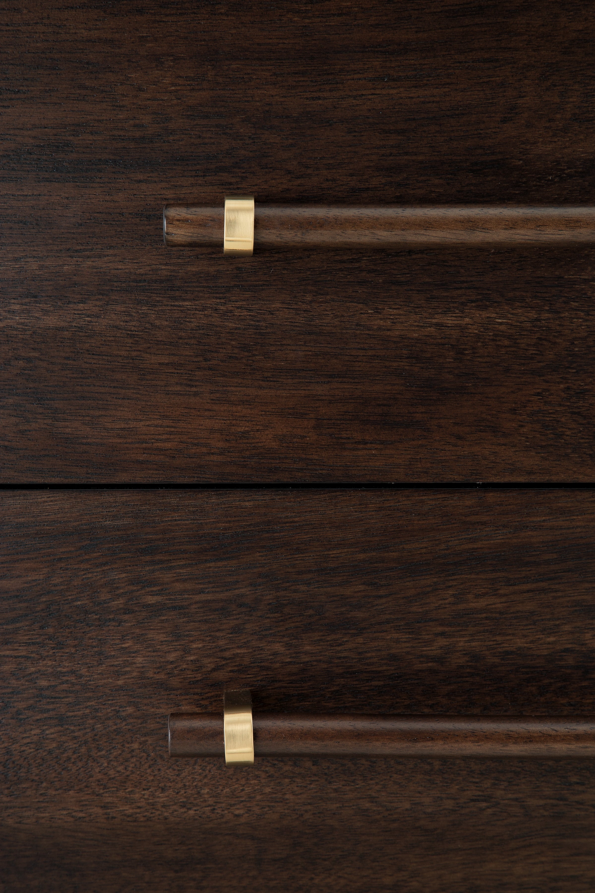 Dantenton Merlot Chest of Drawers - B611-46