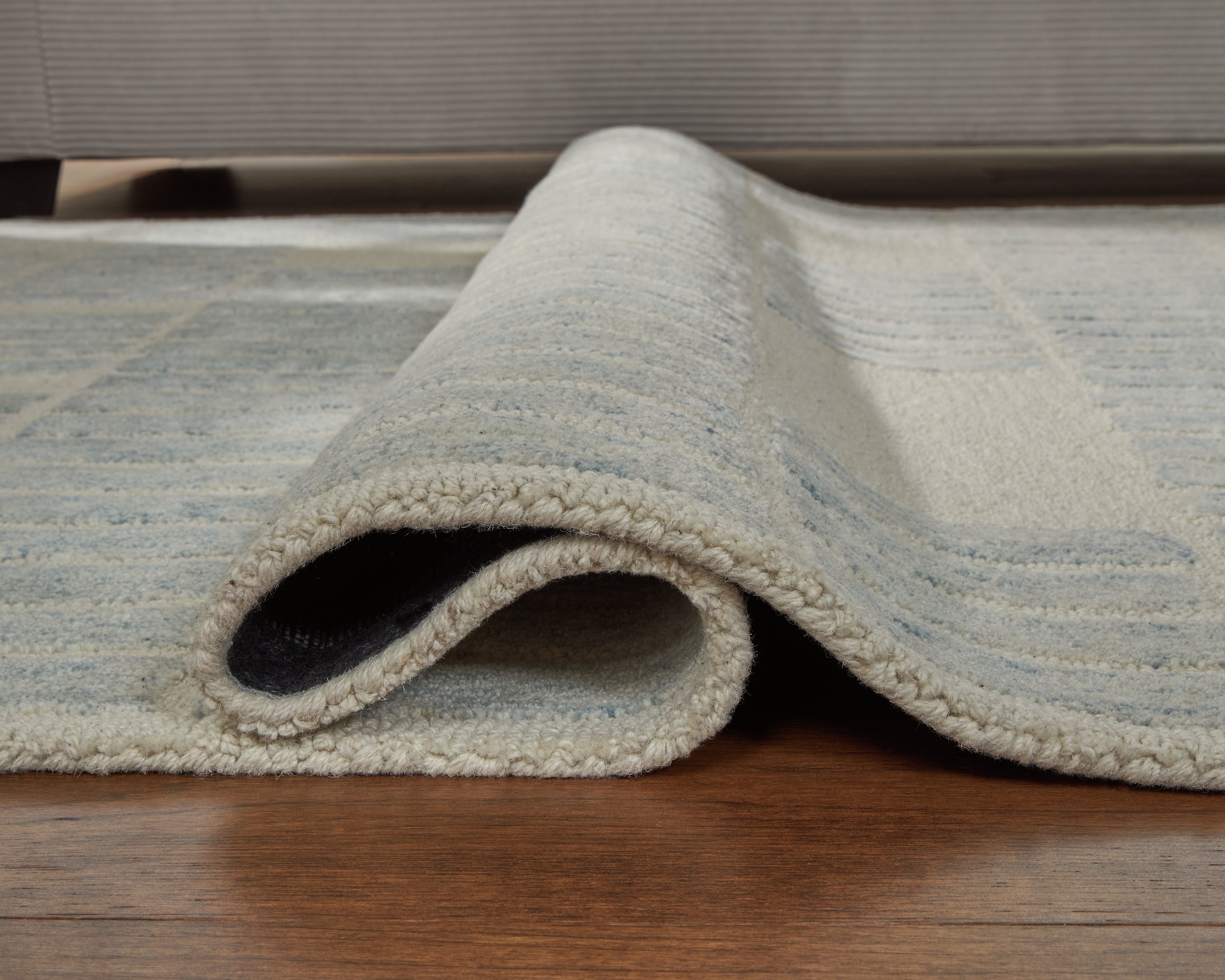 Dylanton Ivory/Blue Medium Rug - R407812