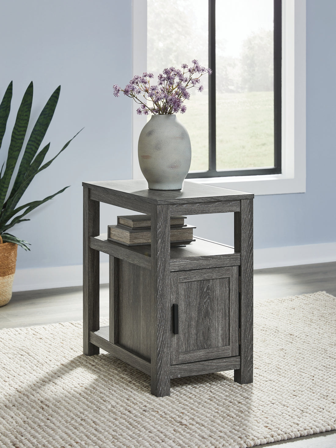 Fendenmore Two-tone Chairside End Table - T190-317