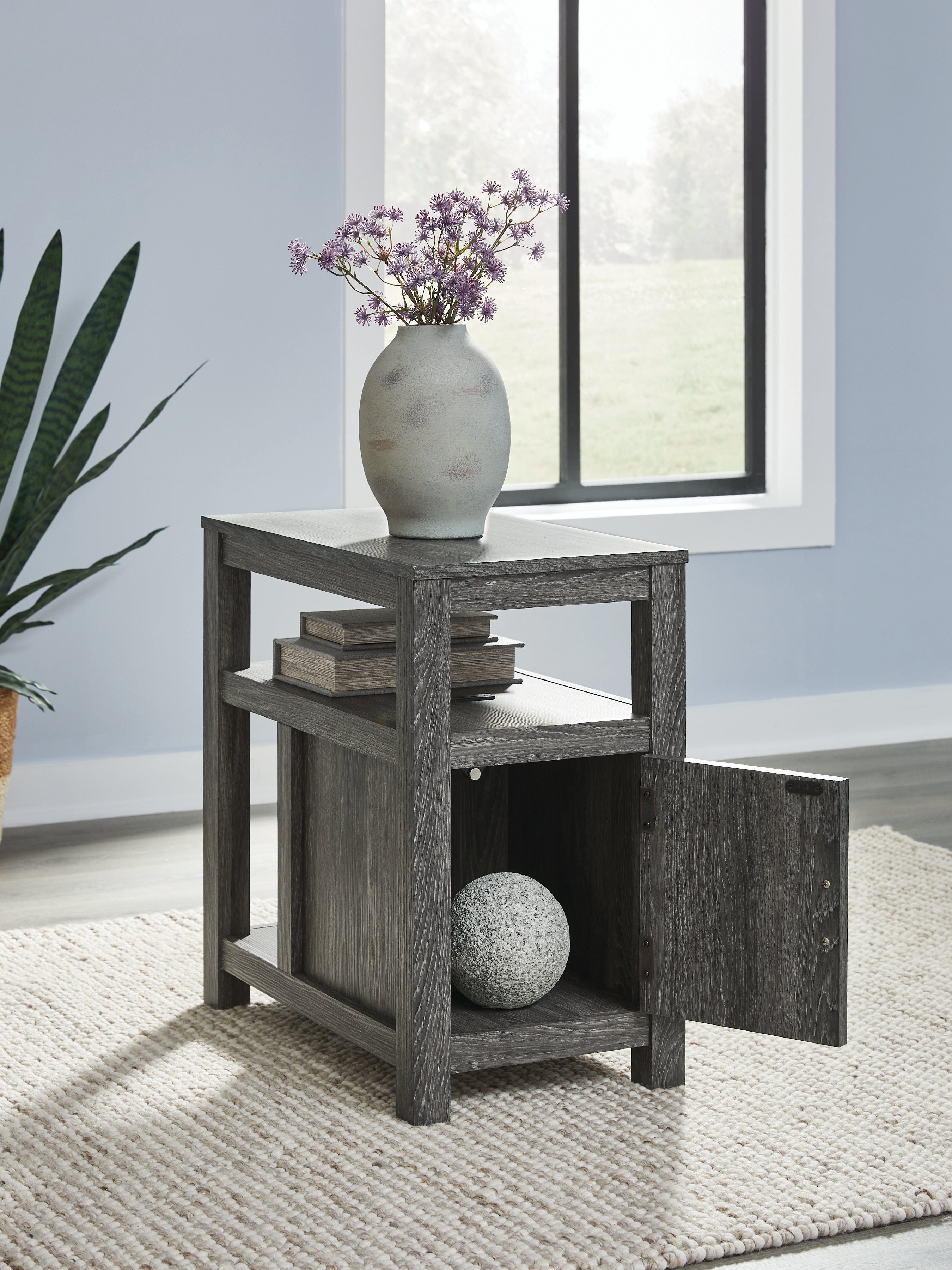 Fendenmore Two-tone Chairside End Table - T190-317