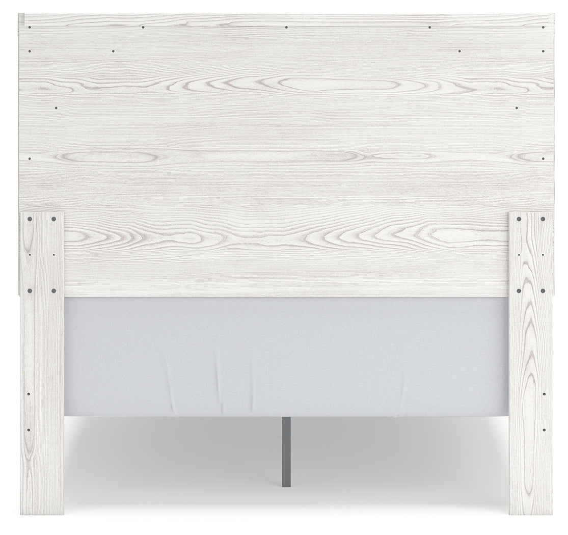 Gerridan Full Panel Bed and Chest - B1190B36