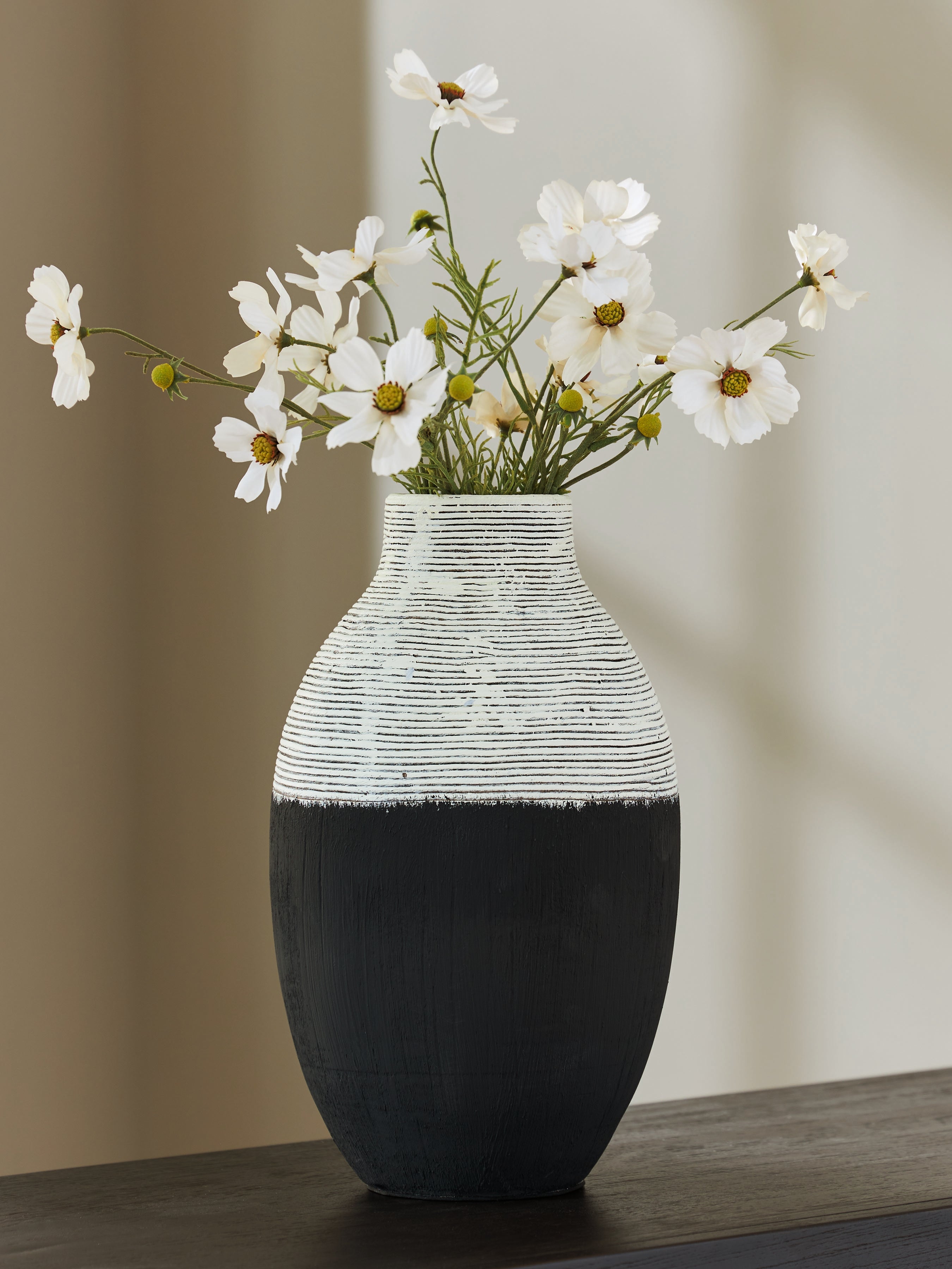 Girtha Antique White/Black Vase - A2000876