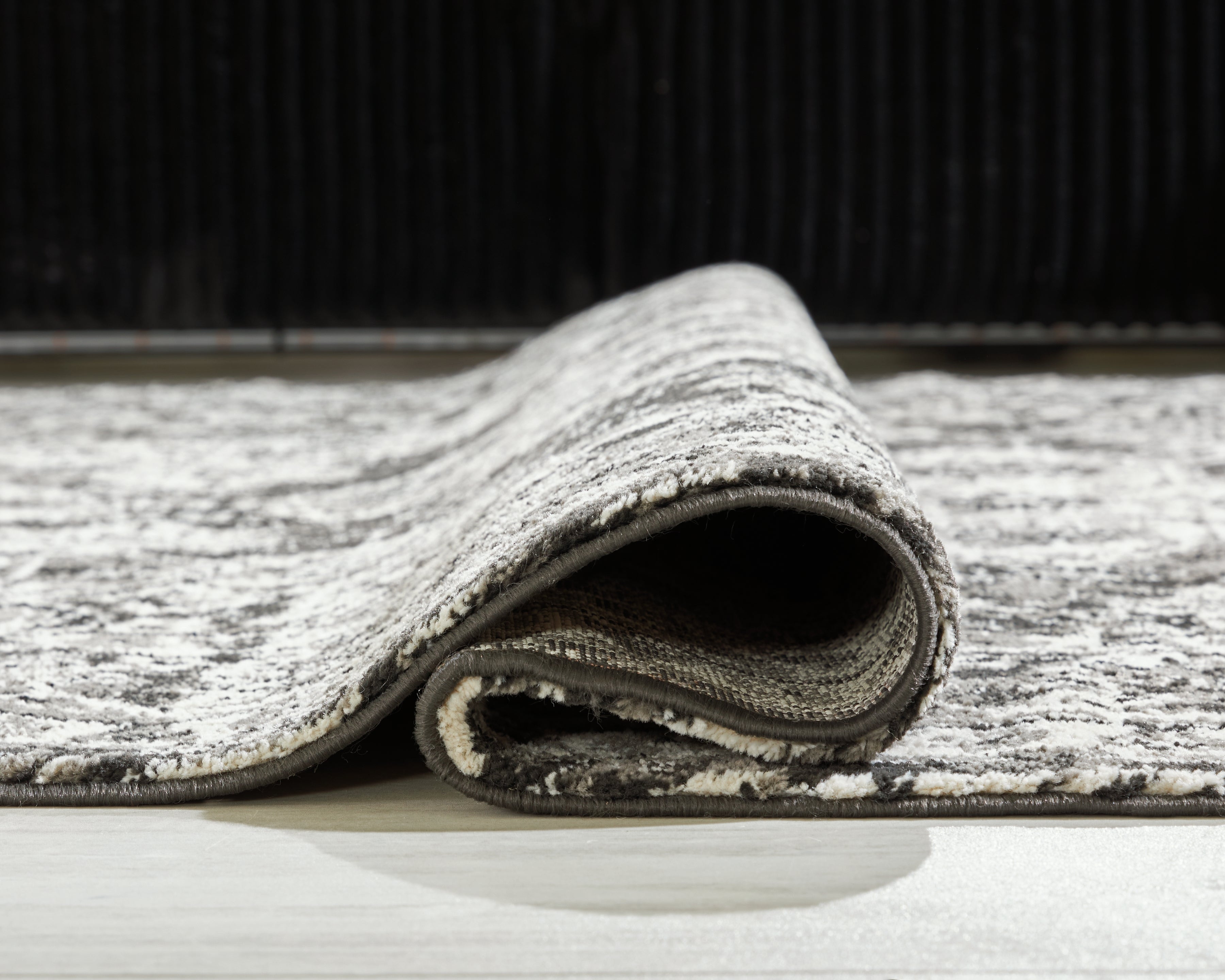 Glennisman Black/Gray/Ivory Large Rug - R407271