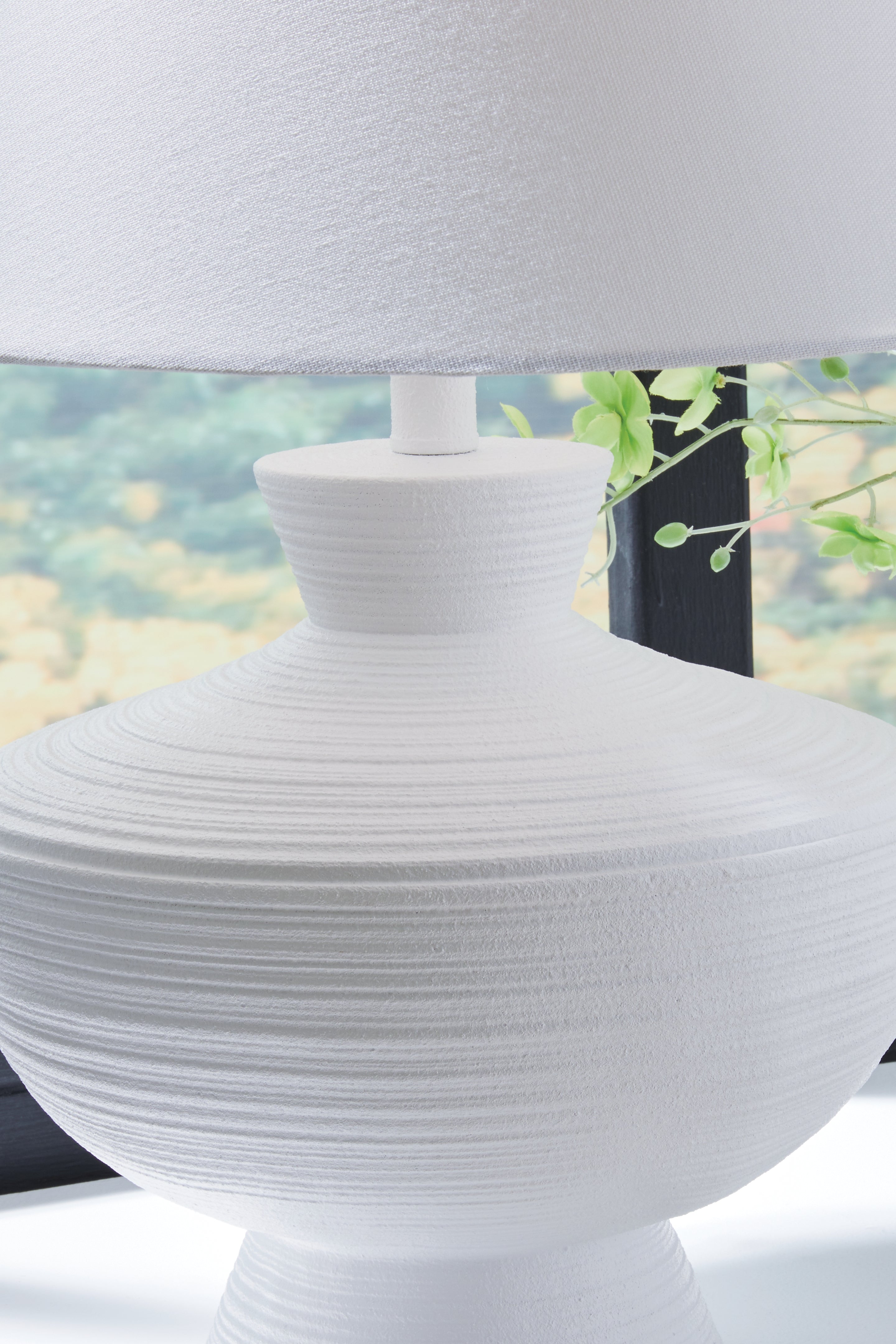 Harelwood White Table Lamp - L235934