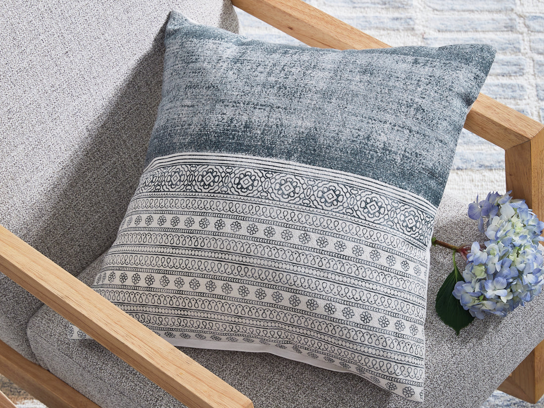 Harperville Blue/White Pillow (Set of 4) - A1001127