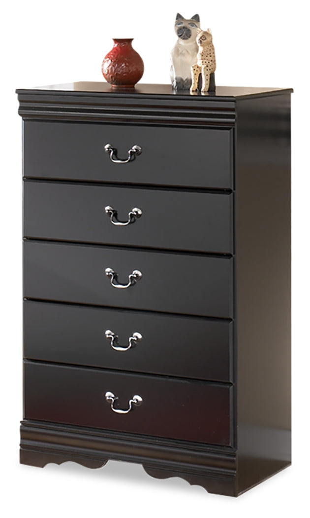 Huey Vineyard Queen Sleigh Bed, Dresser and Chest - B128B52