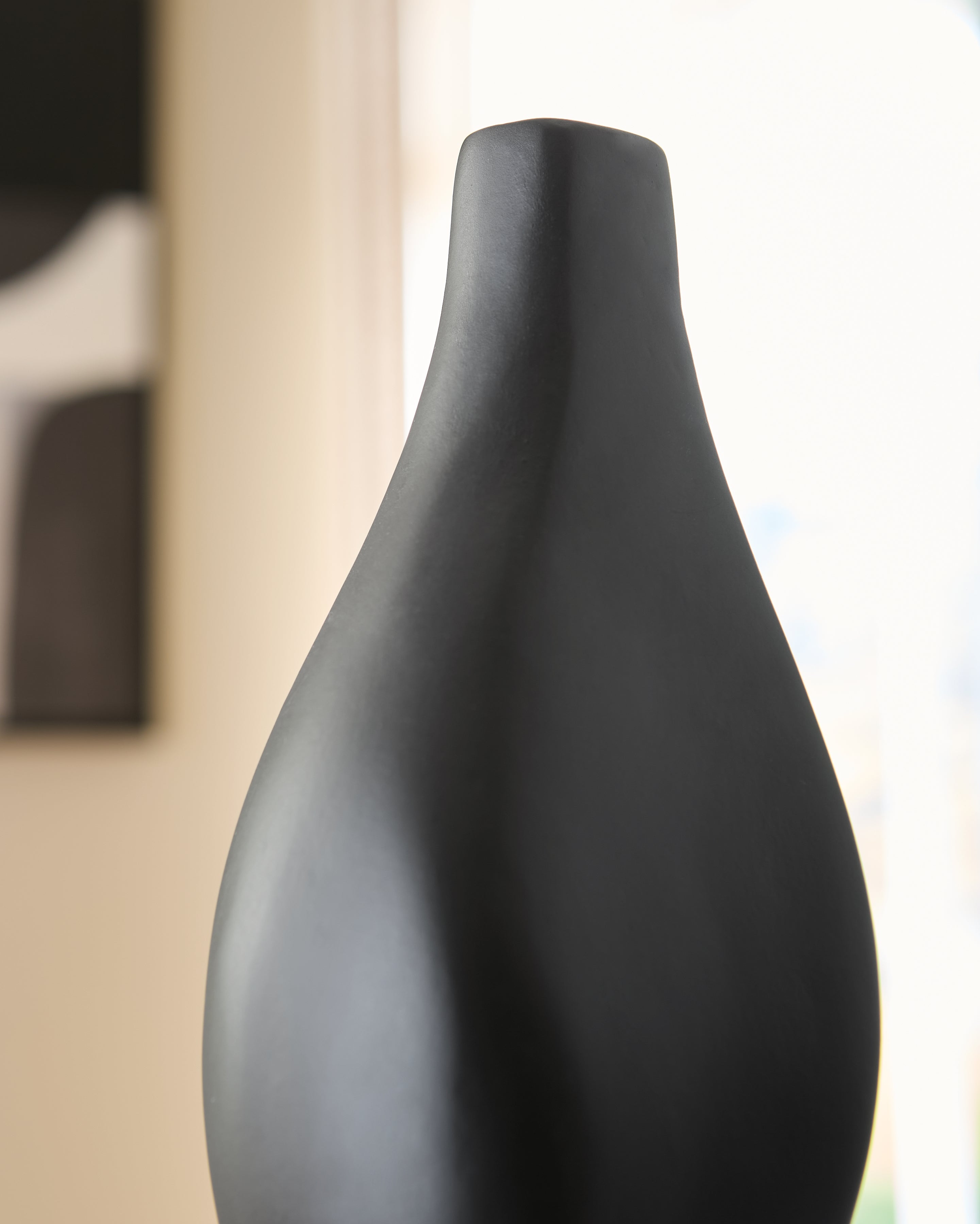 Judsen Black Vase - A2000835