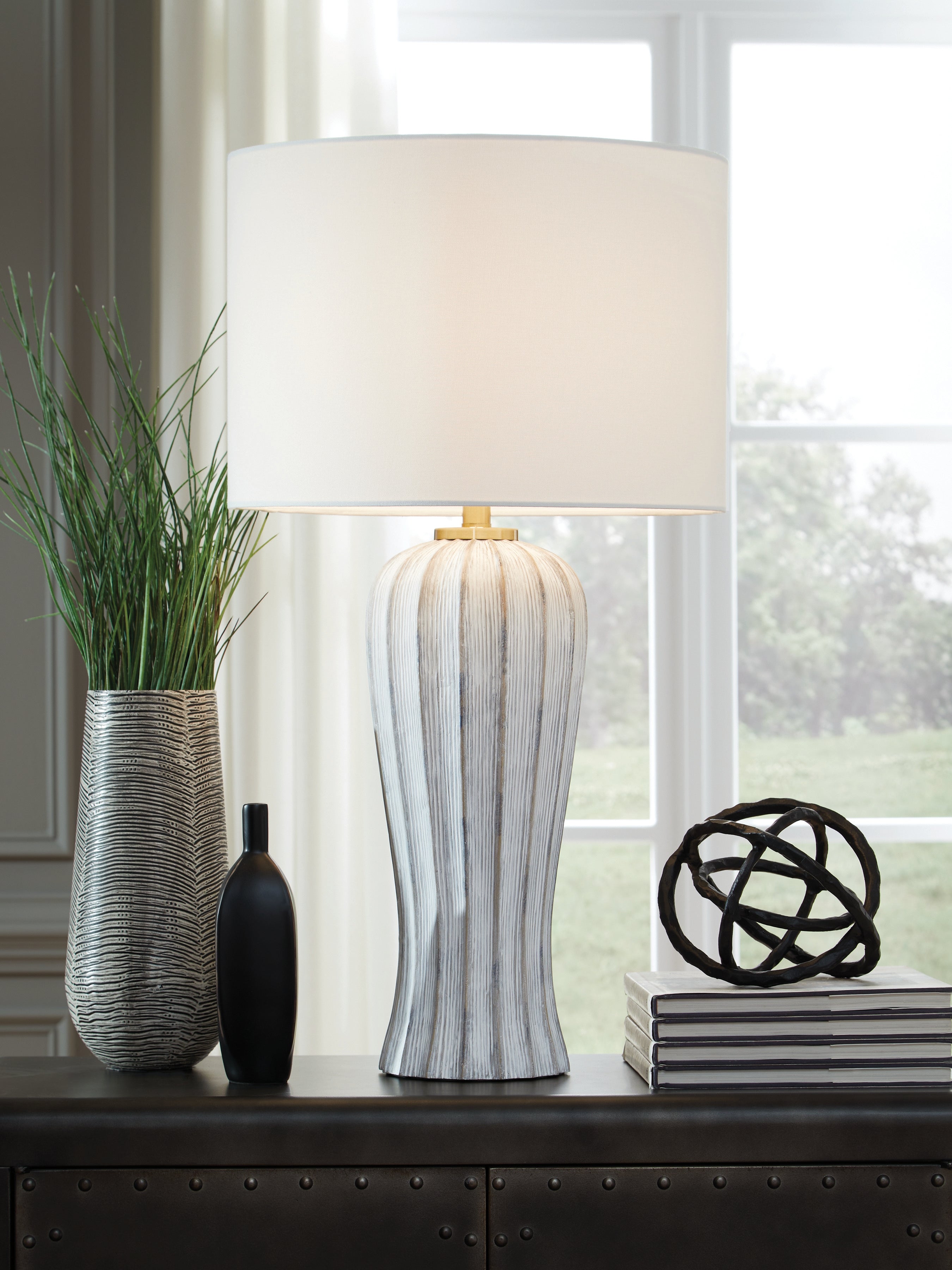 Lanwell Antique Gray Table Lamp - L235894