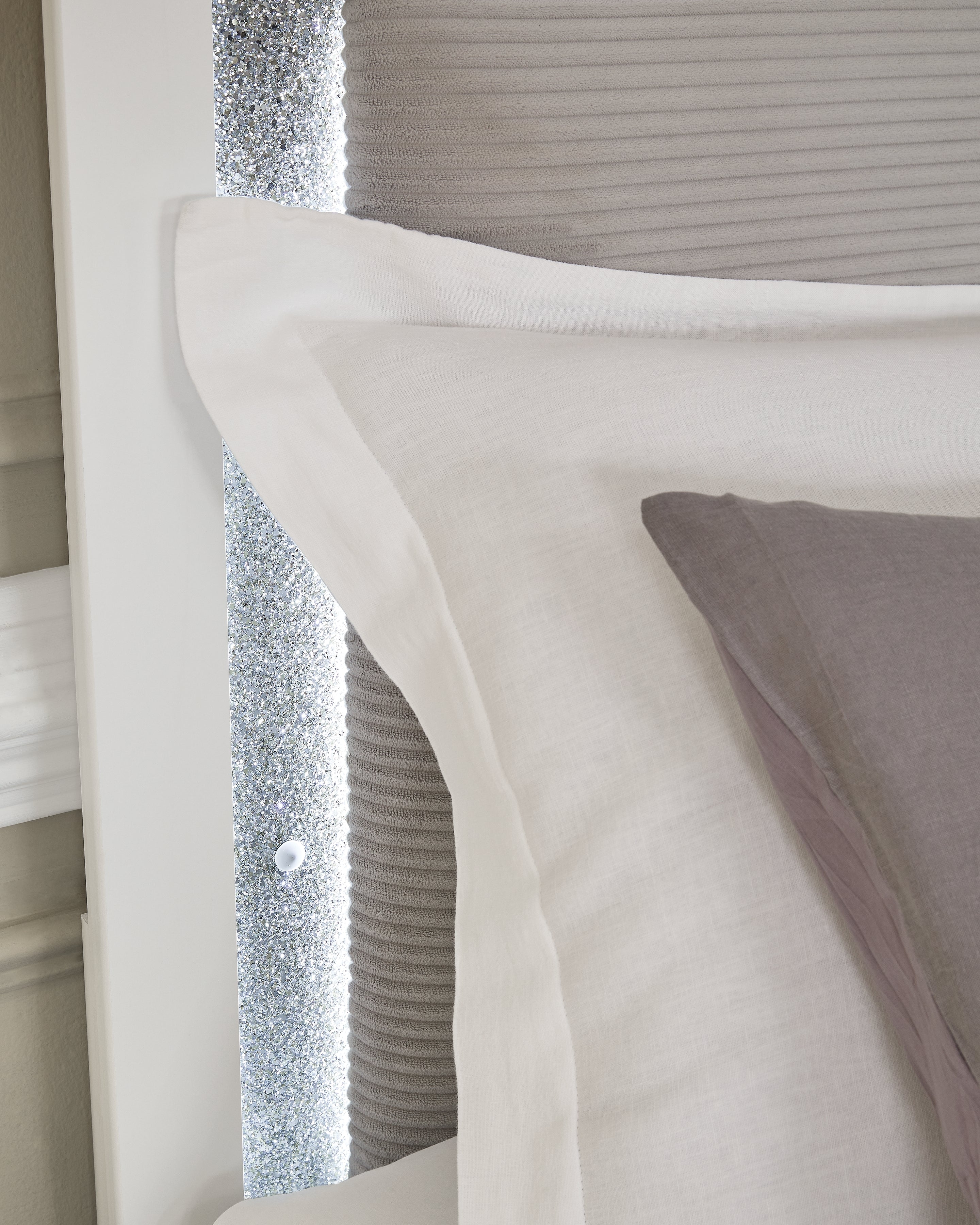 Maeling White King Upholstered Panel Bed - PCB1119B4