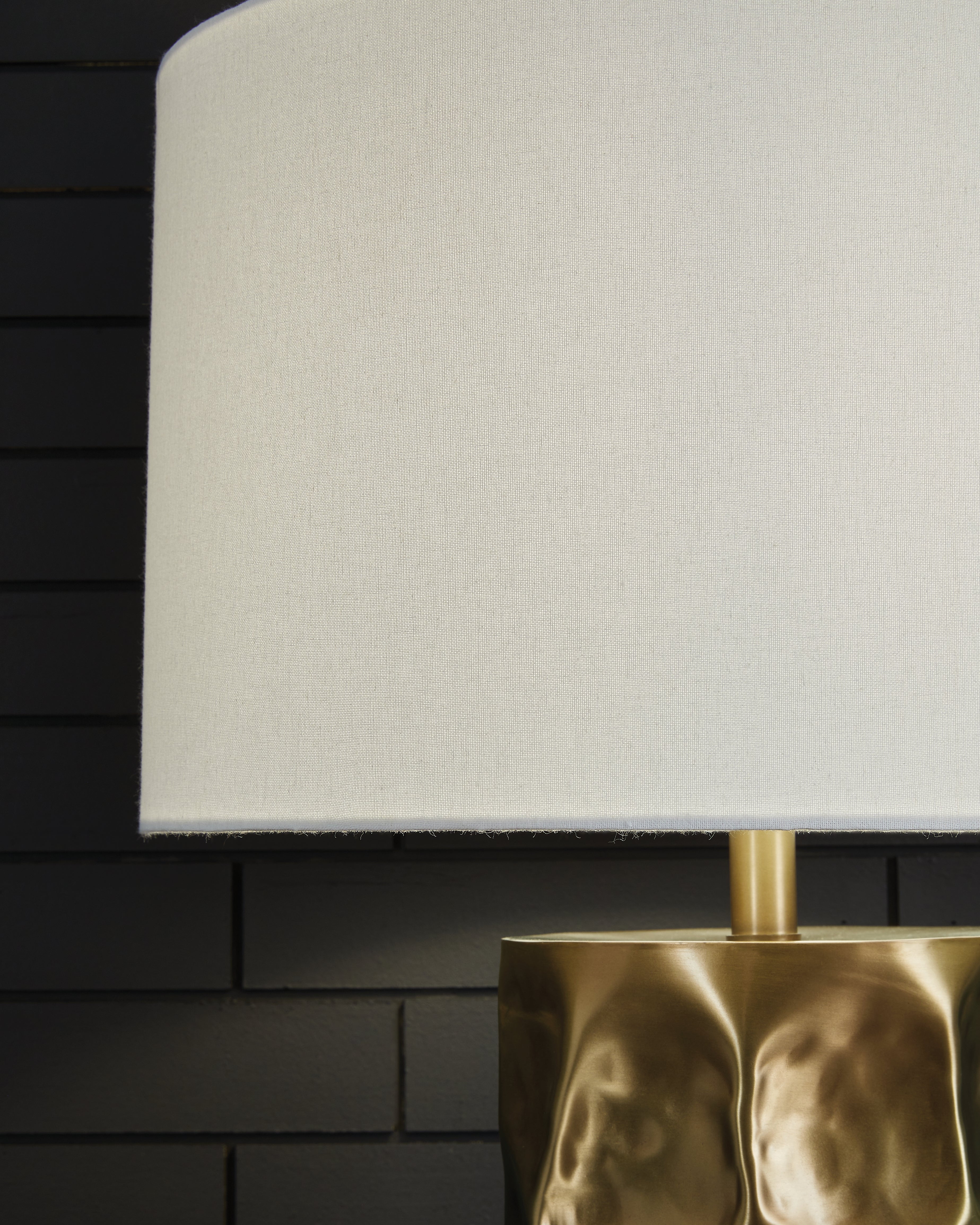Marshawn Gold Finish Table Lamp - L207524
