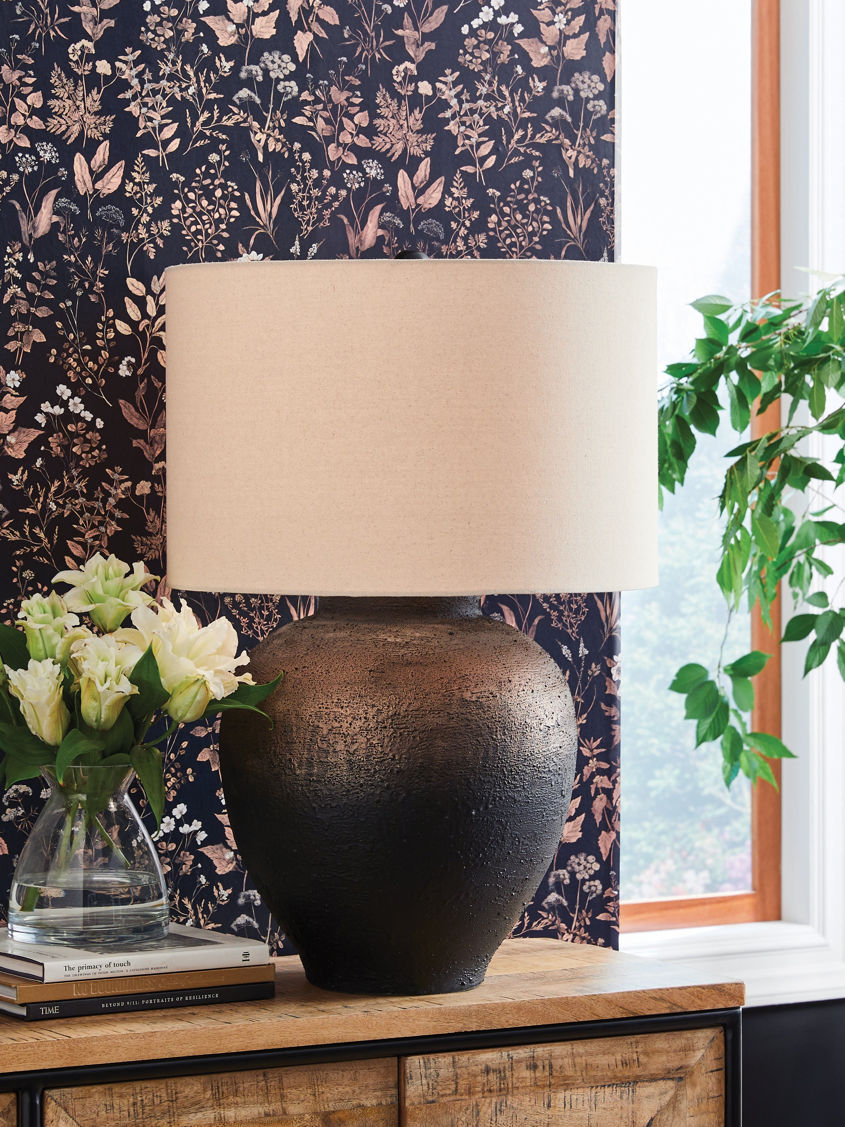 Newgerhard Brown/Black Table Lamp - L207644