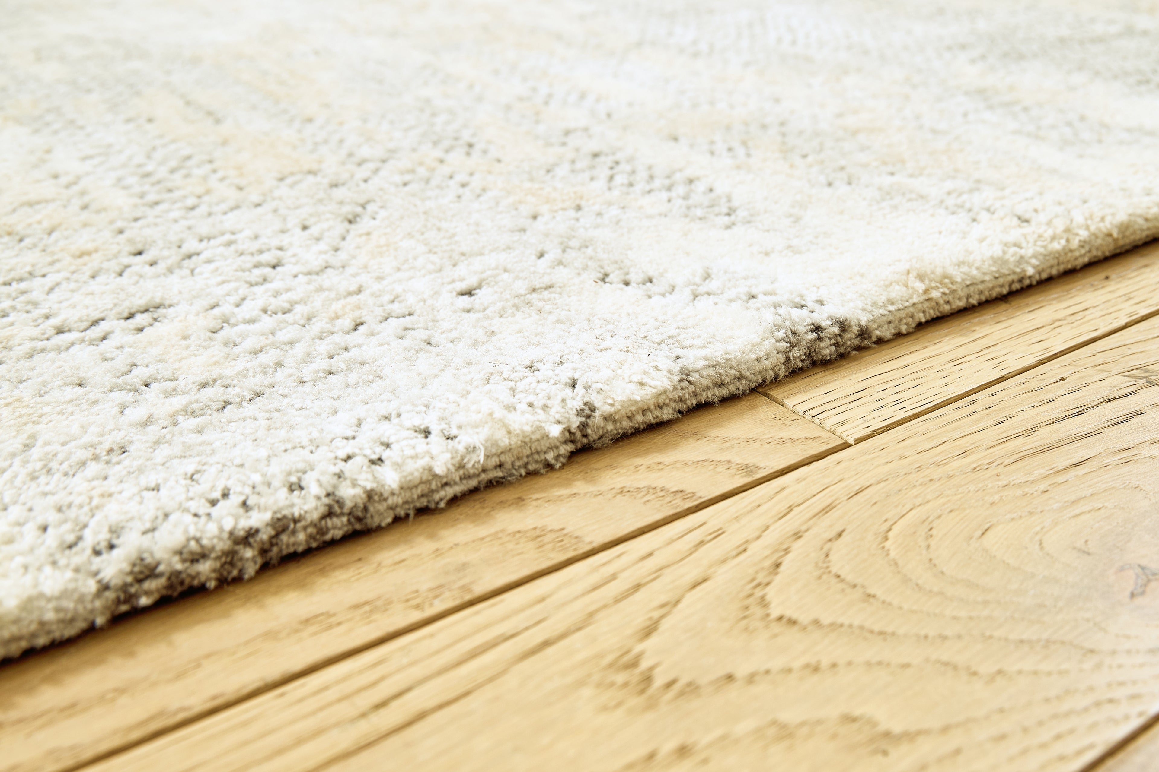 Raif Gray/White/Cream Extra Large Rug - R408080