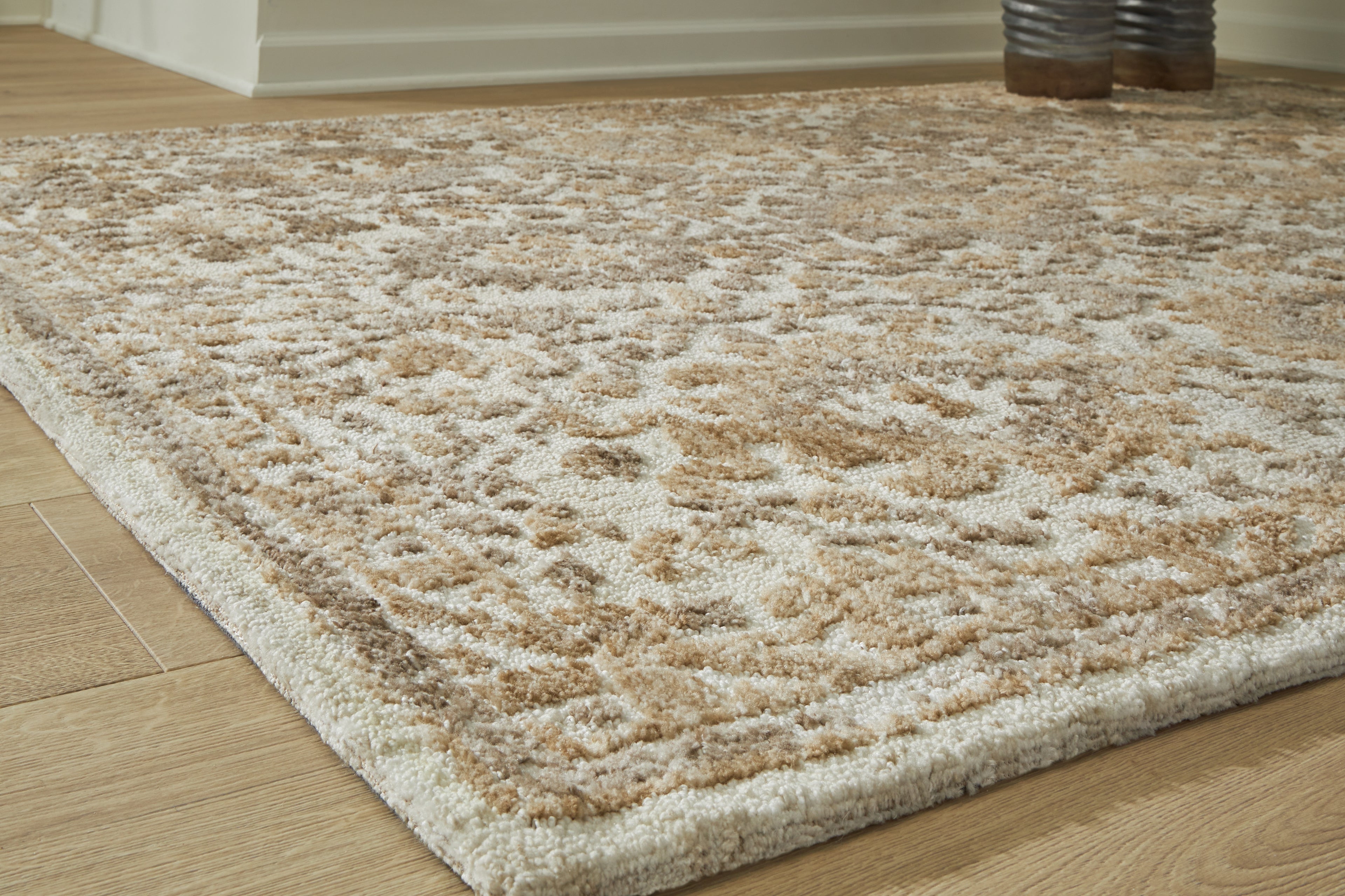 Sableridge Ivory/Taupe/Camel Medium Rug - R408572