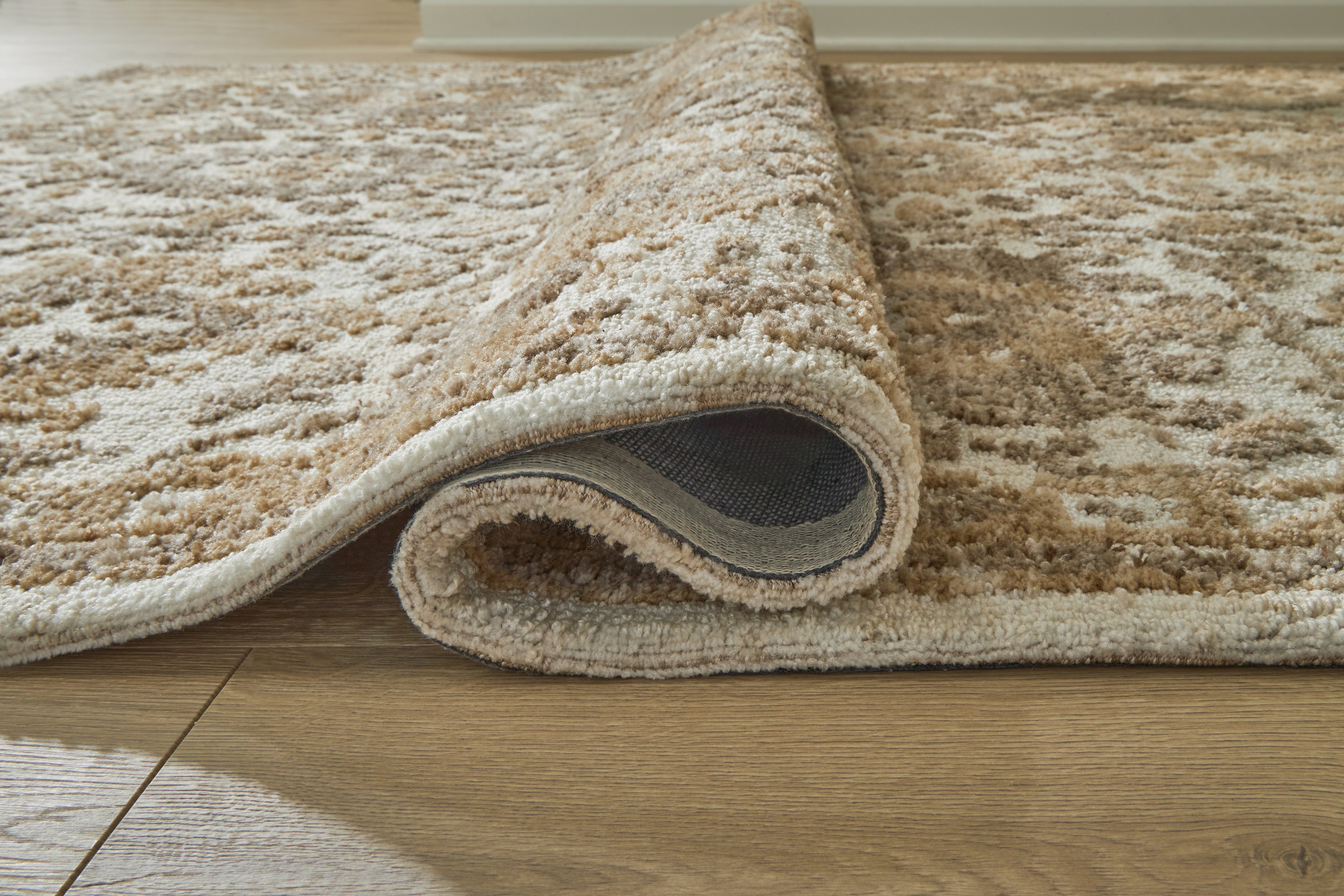 Sableridge Ivory/Taupe/Camel Medium Rug - R408572