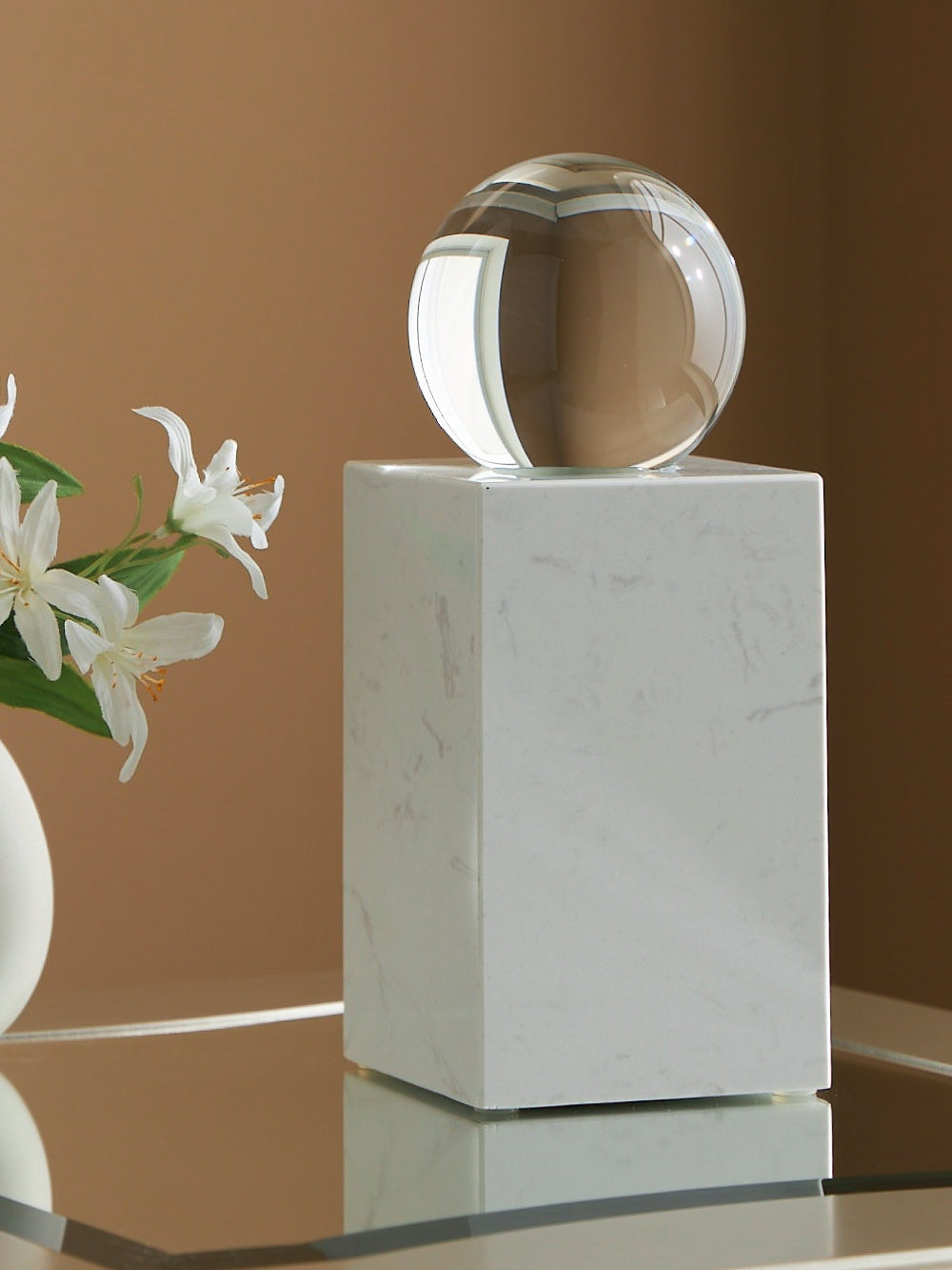 Sellner Clear/White Sculpture - A2000777