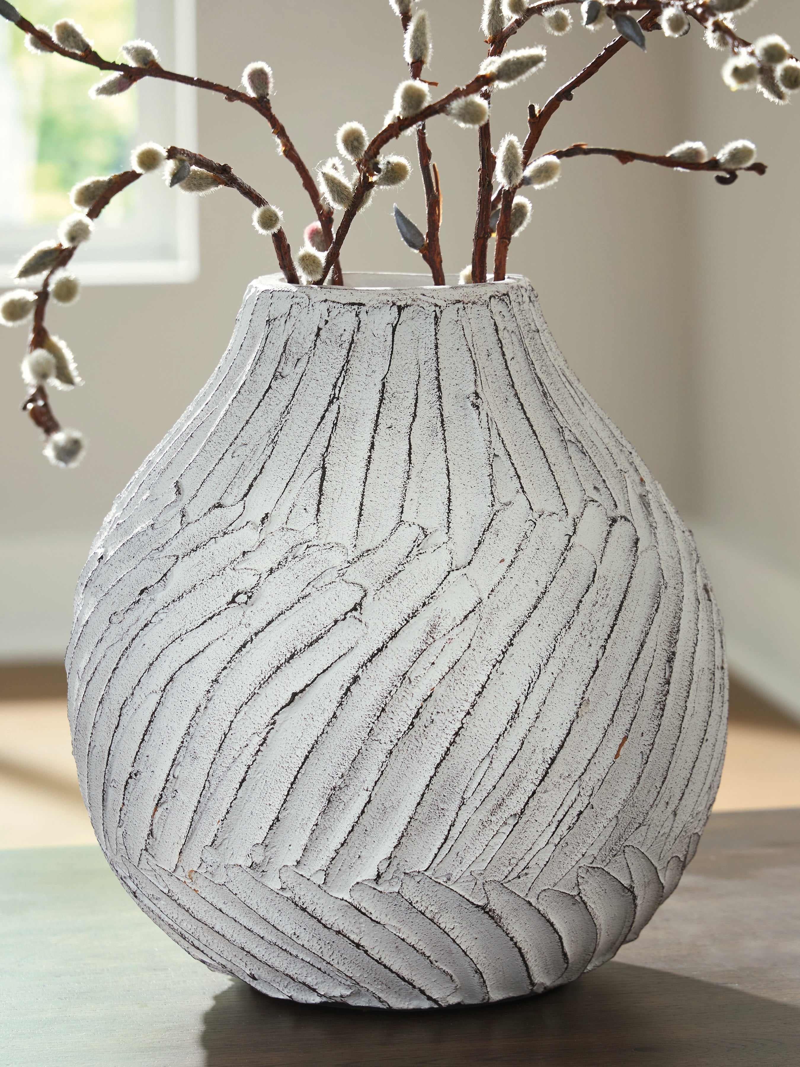 Shelvie Distressed White Vase - A2000848
