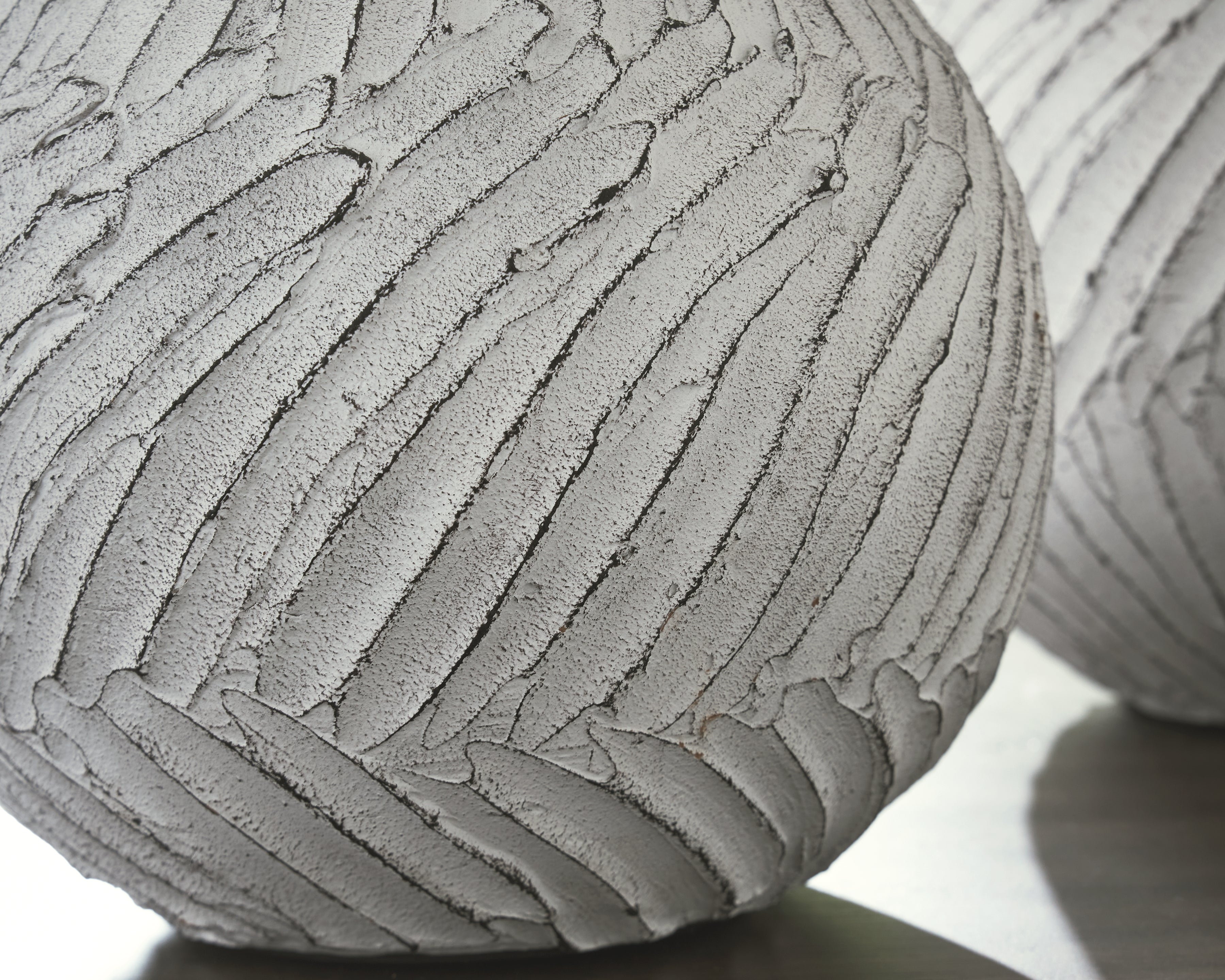 Shelvie Distressed White Vase - A2000848