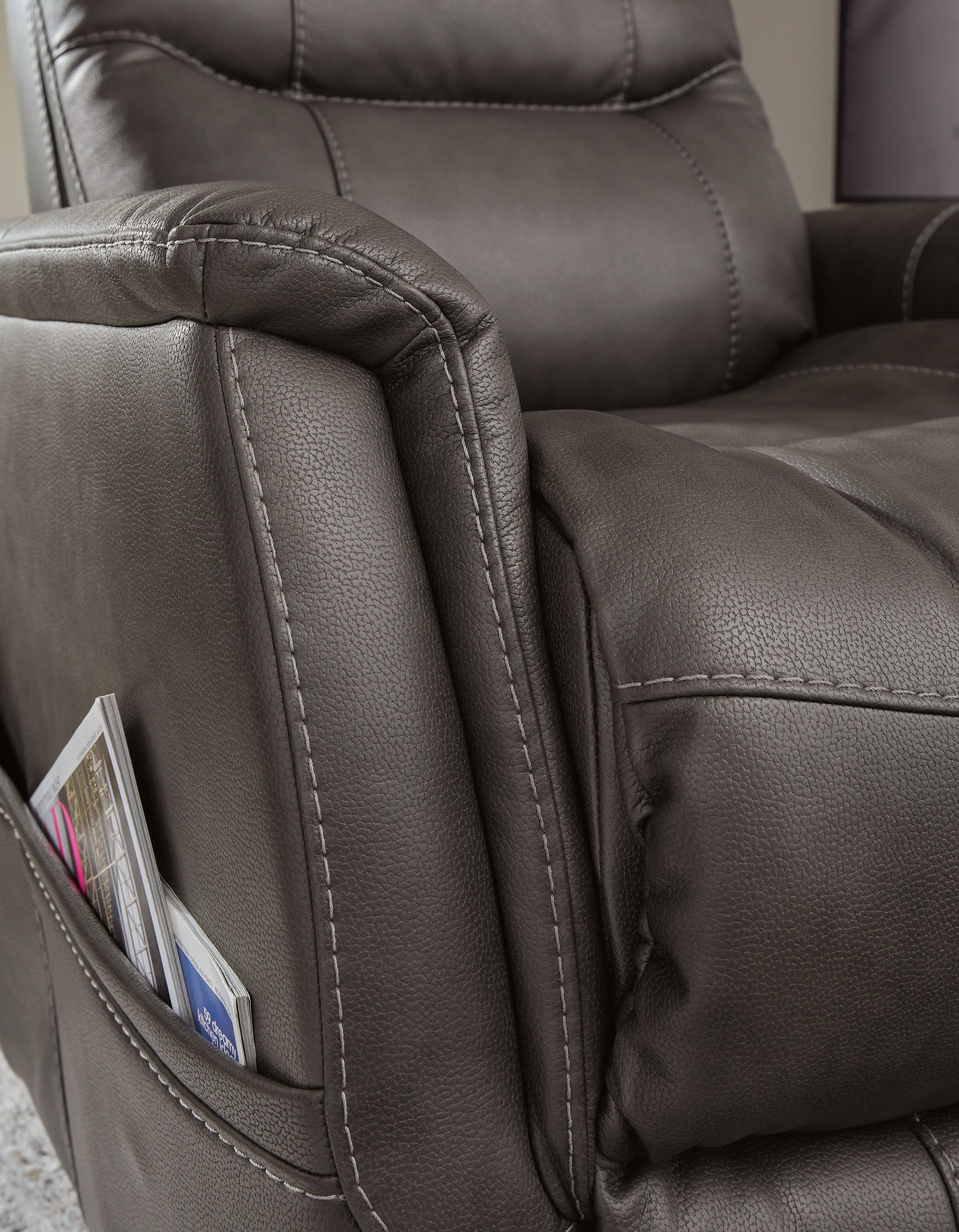 Strawbill Shadow Power Lift Recliner - 6390912