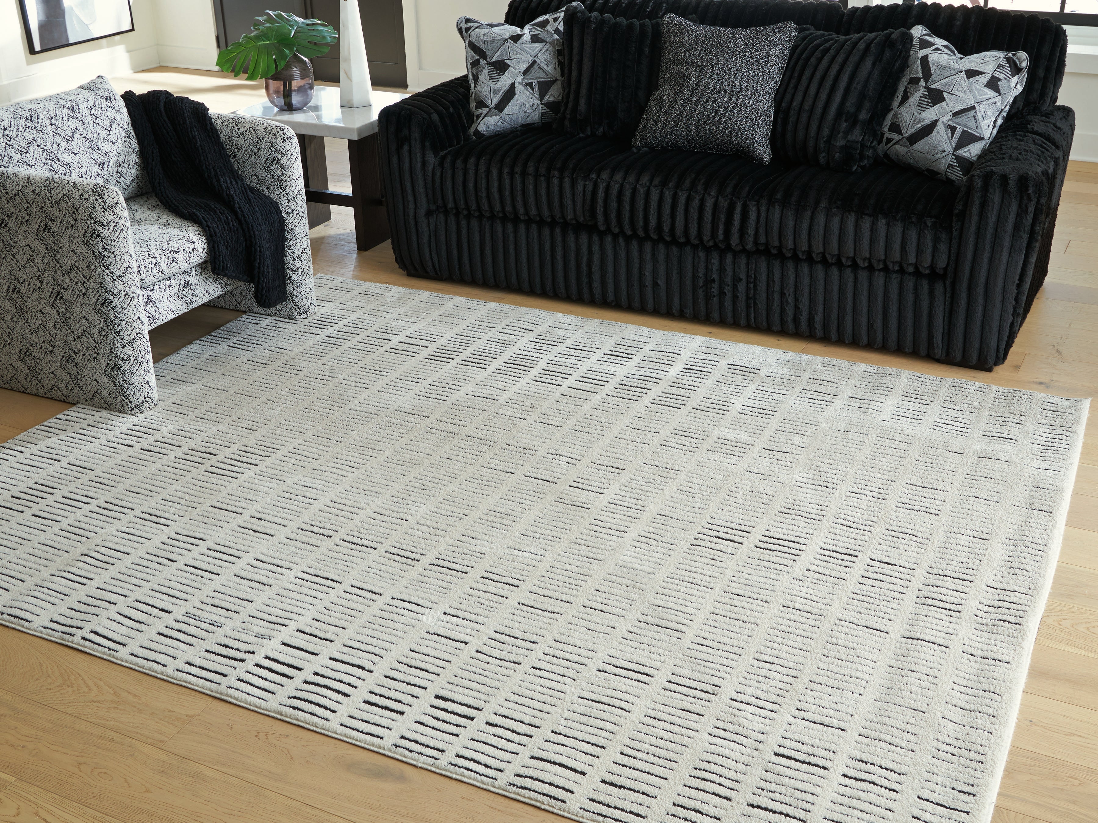 Turinwith Ivory/Black Large Rug - R407551