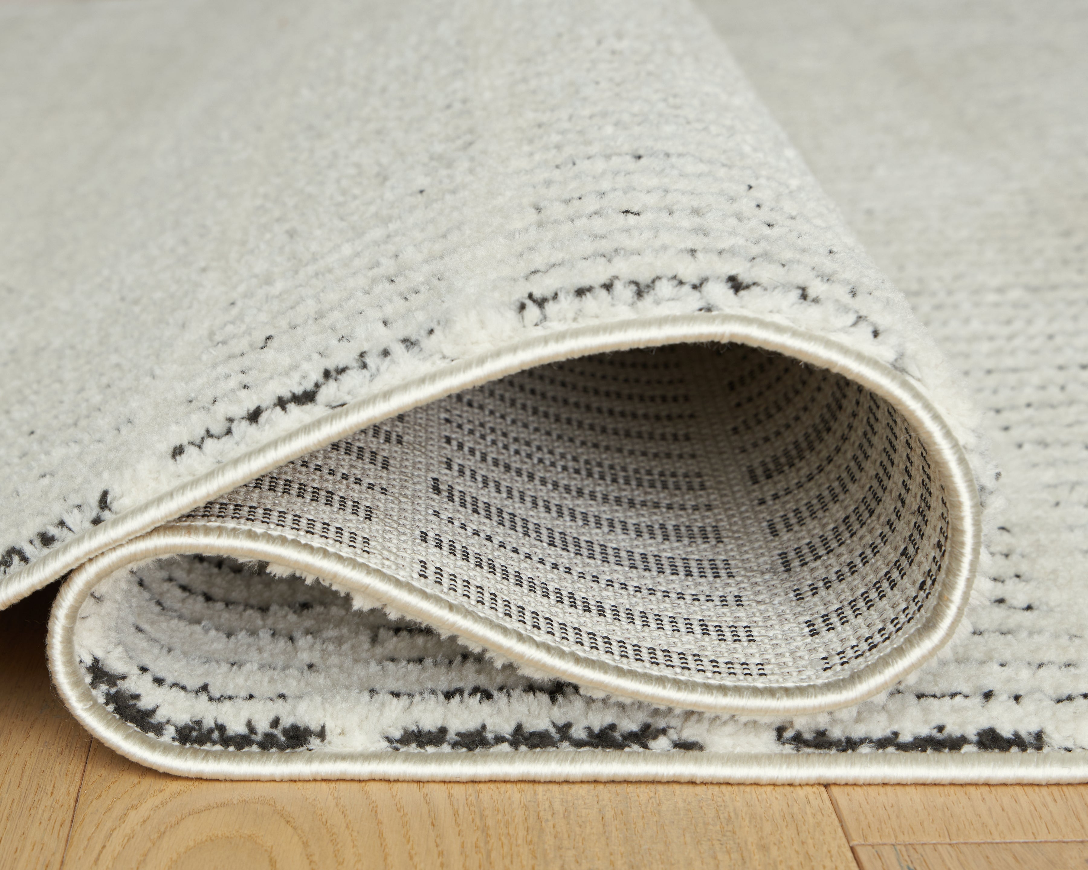 Turinwith Ivory/Black Large Rug - R407551