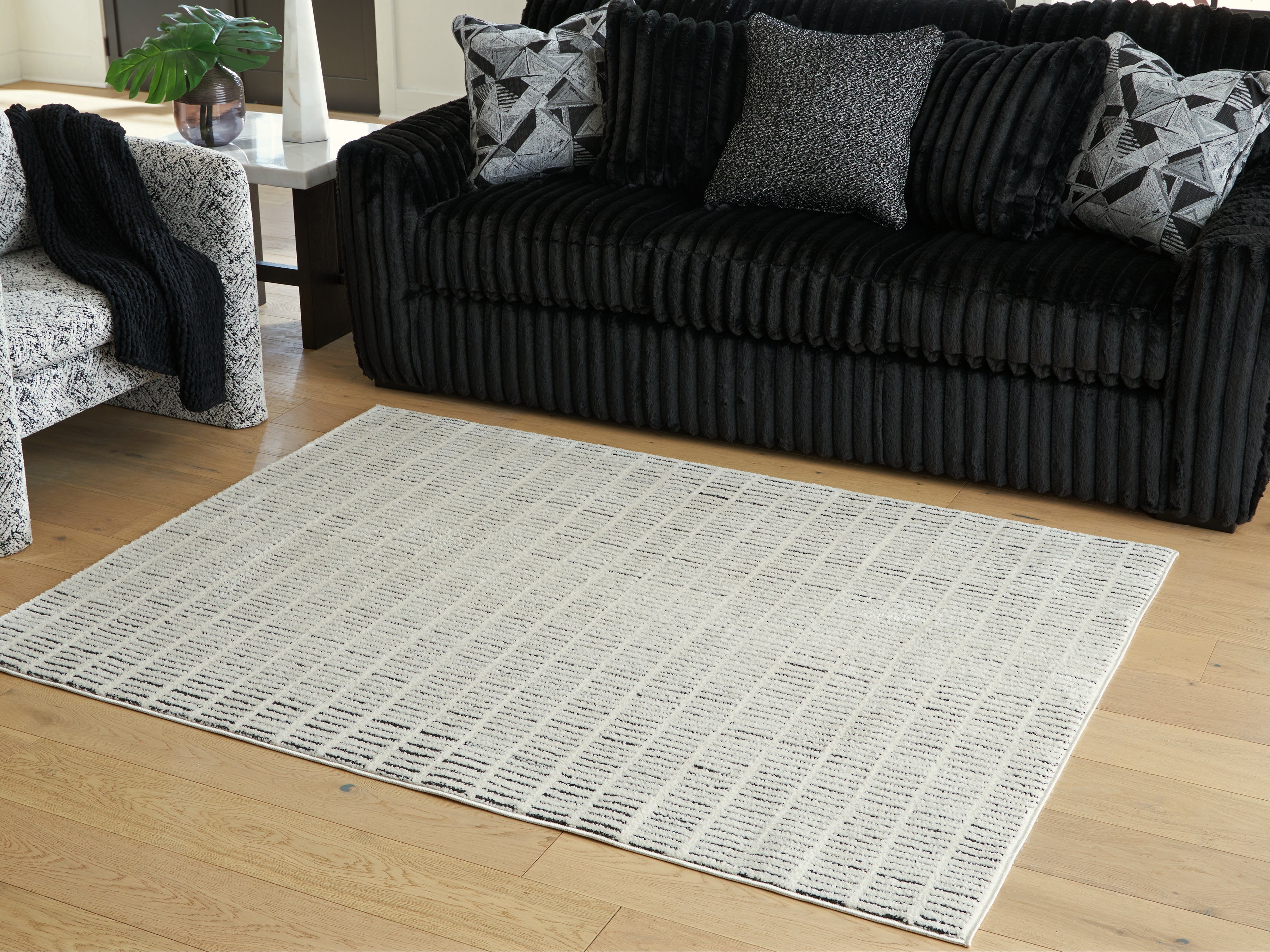 Turinwith Ivory/Black Medium Rug - R407552