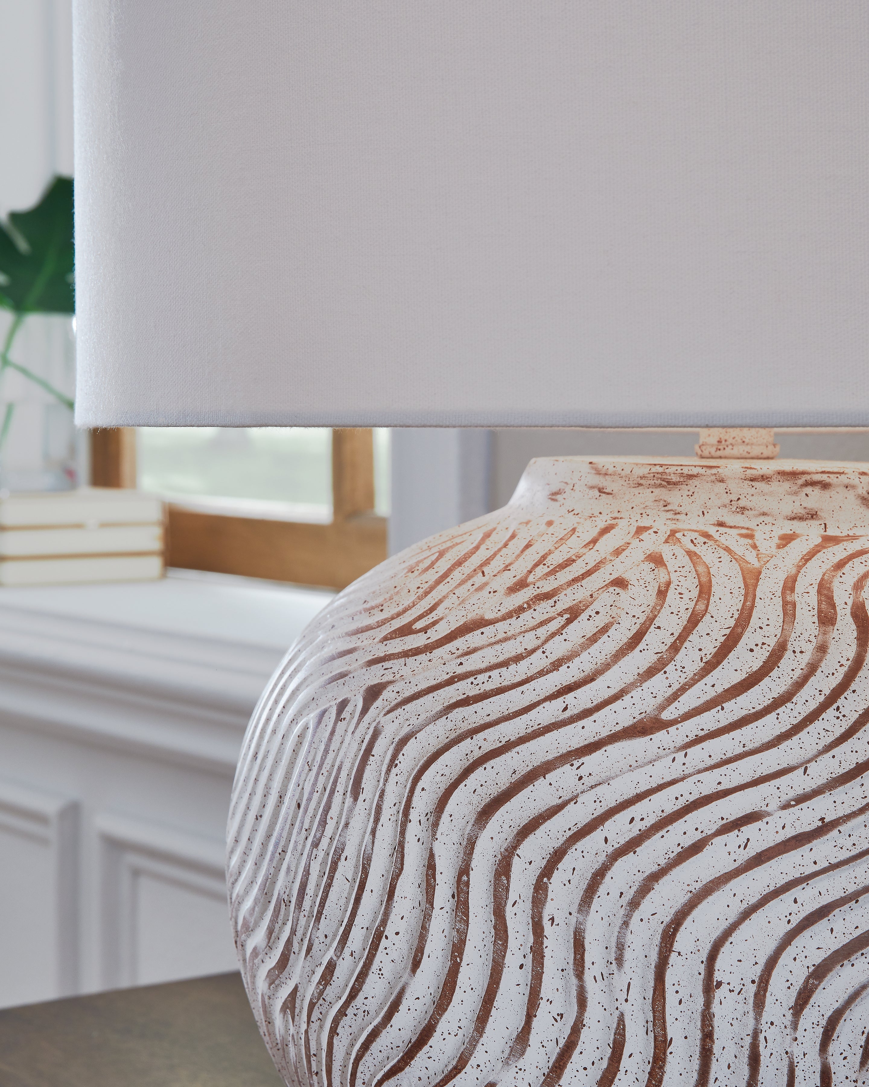 Vien Distressed White Table Lamp - L100894