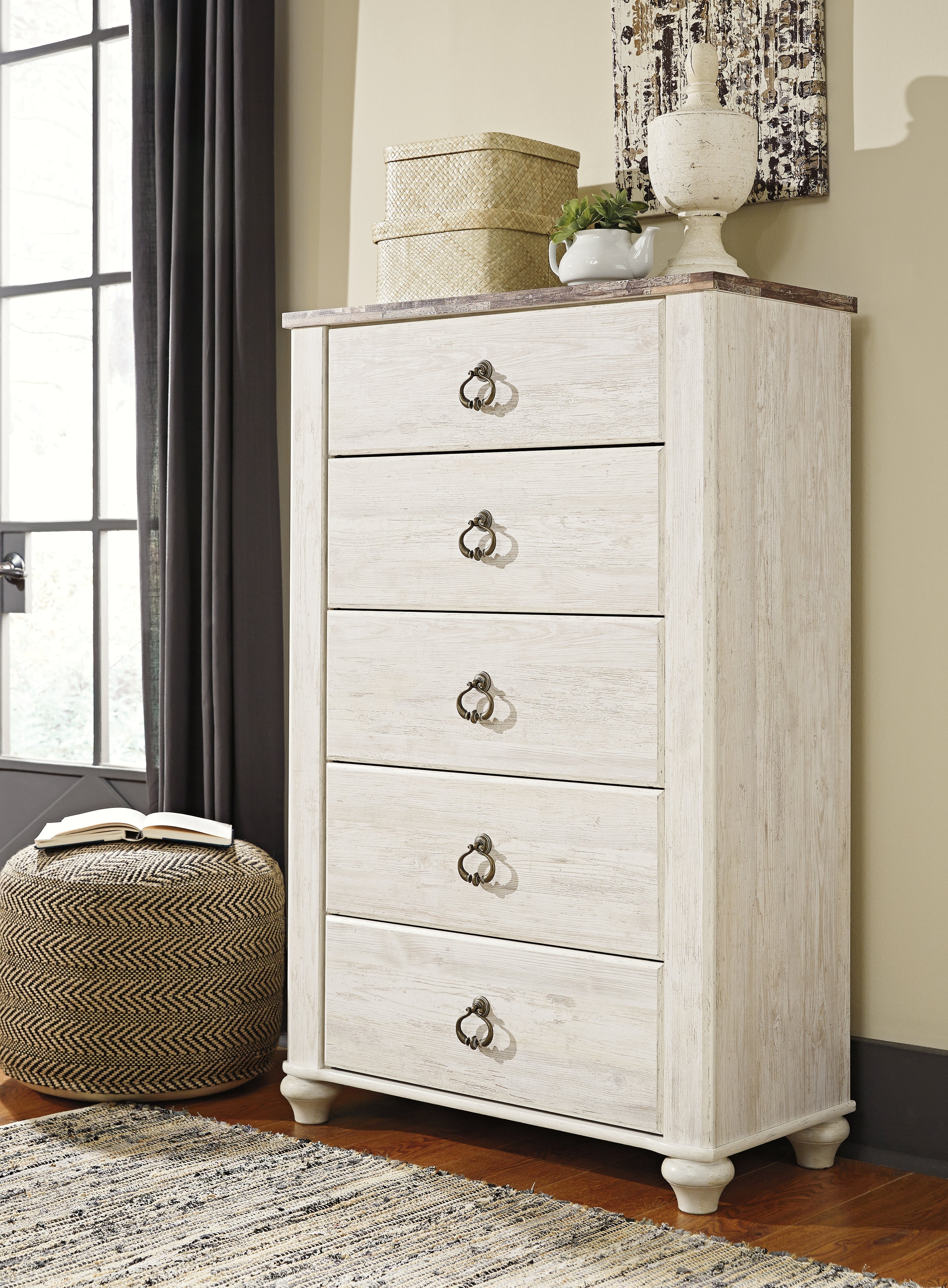 Willowton Queen Sleigh Bed with Mirrored Dresser and Chest in Whitewash - PKG004386