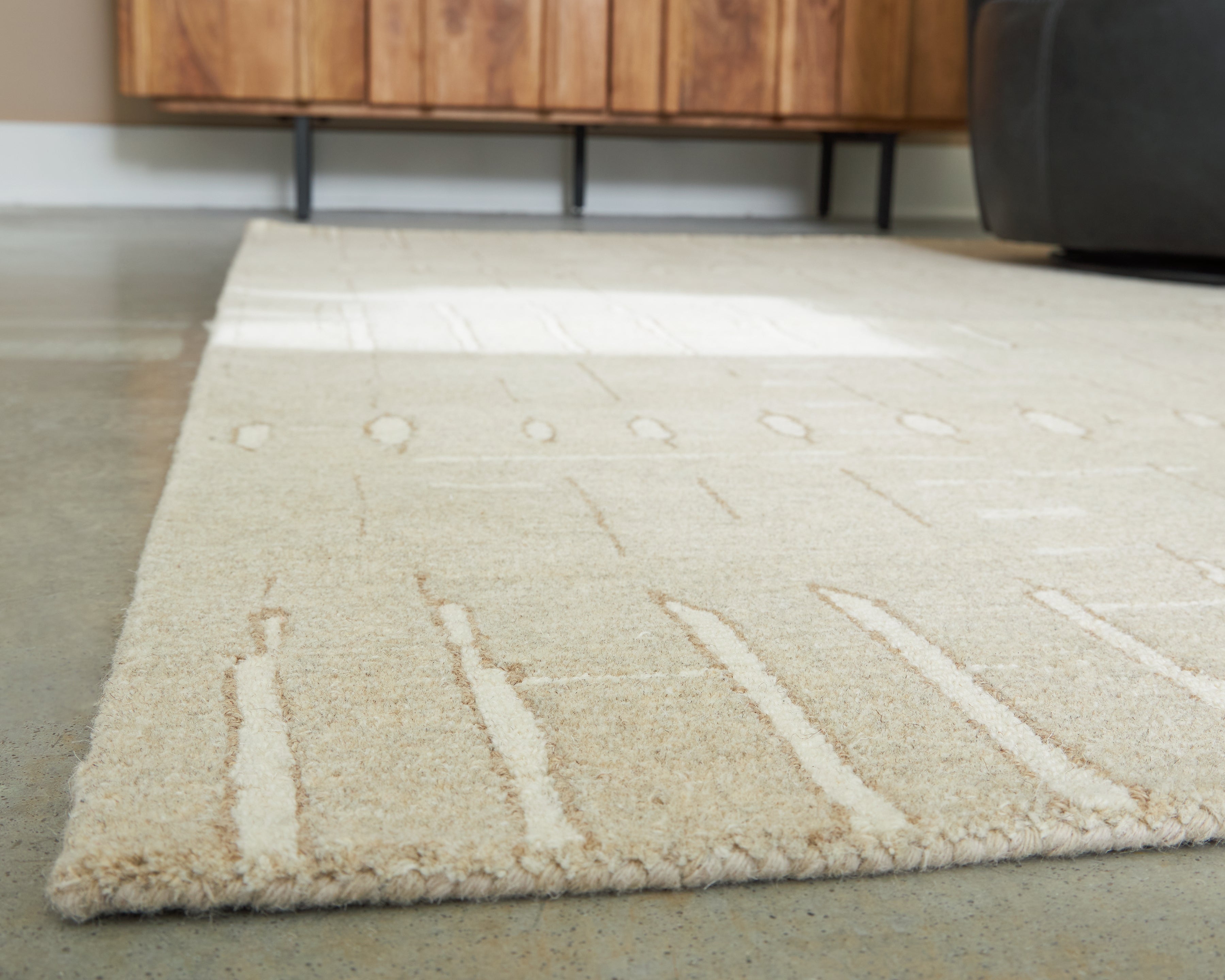 Wolbert Tan/Ivory Medium Rug - R407662