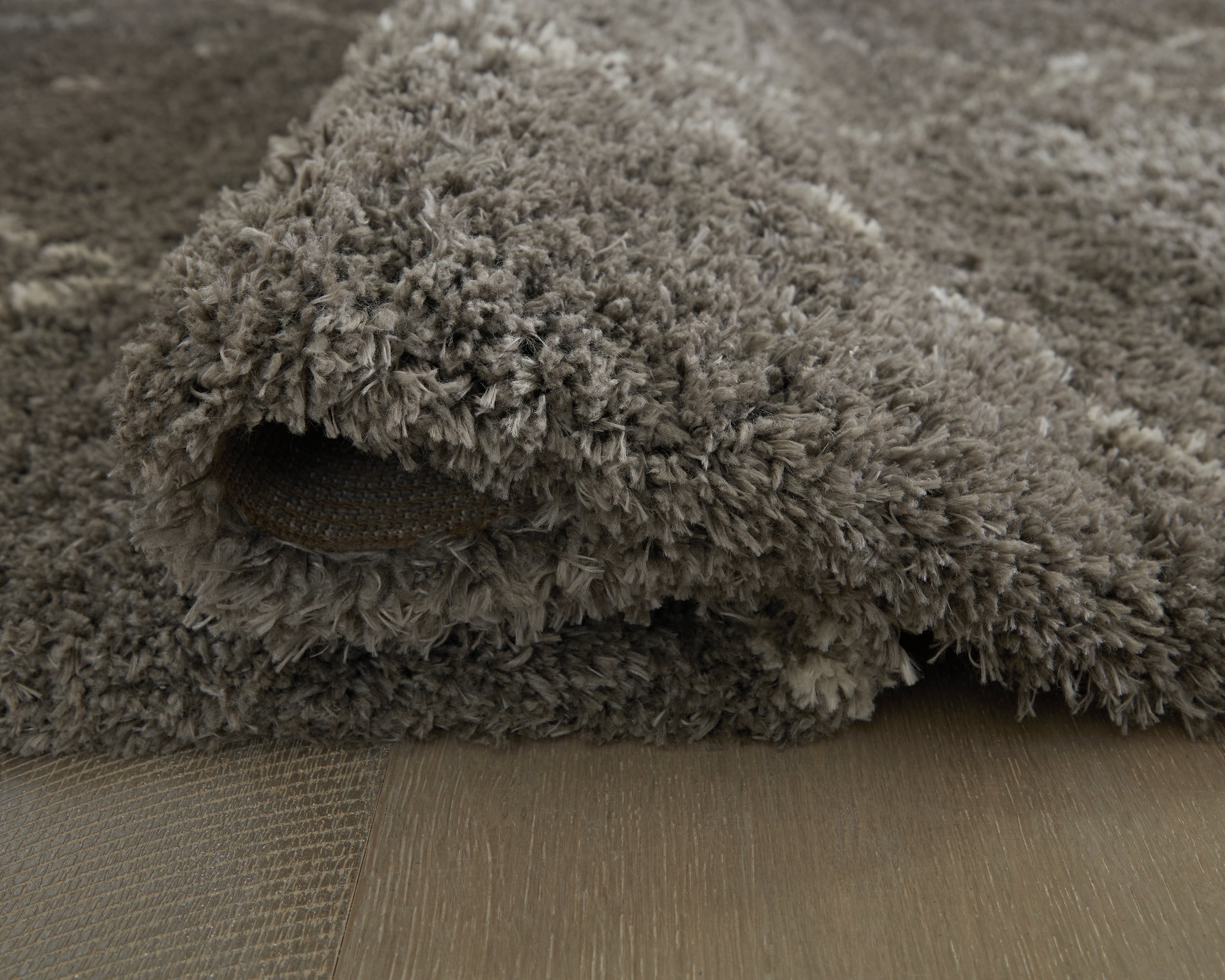 Wrenlow Gray/Cream Medium Rug - R407222