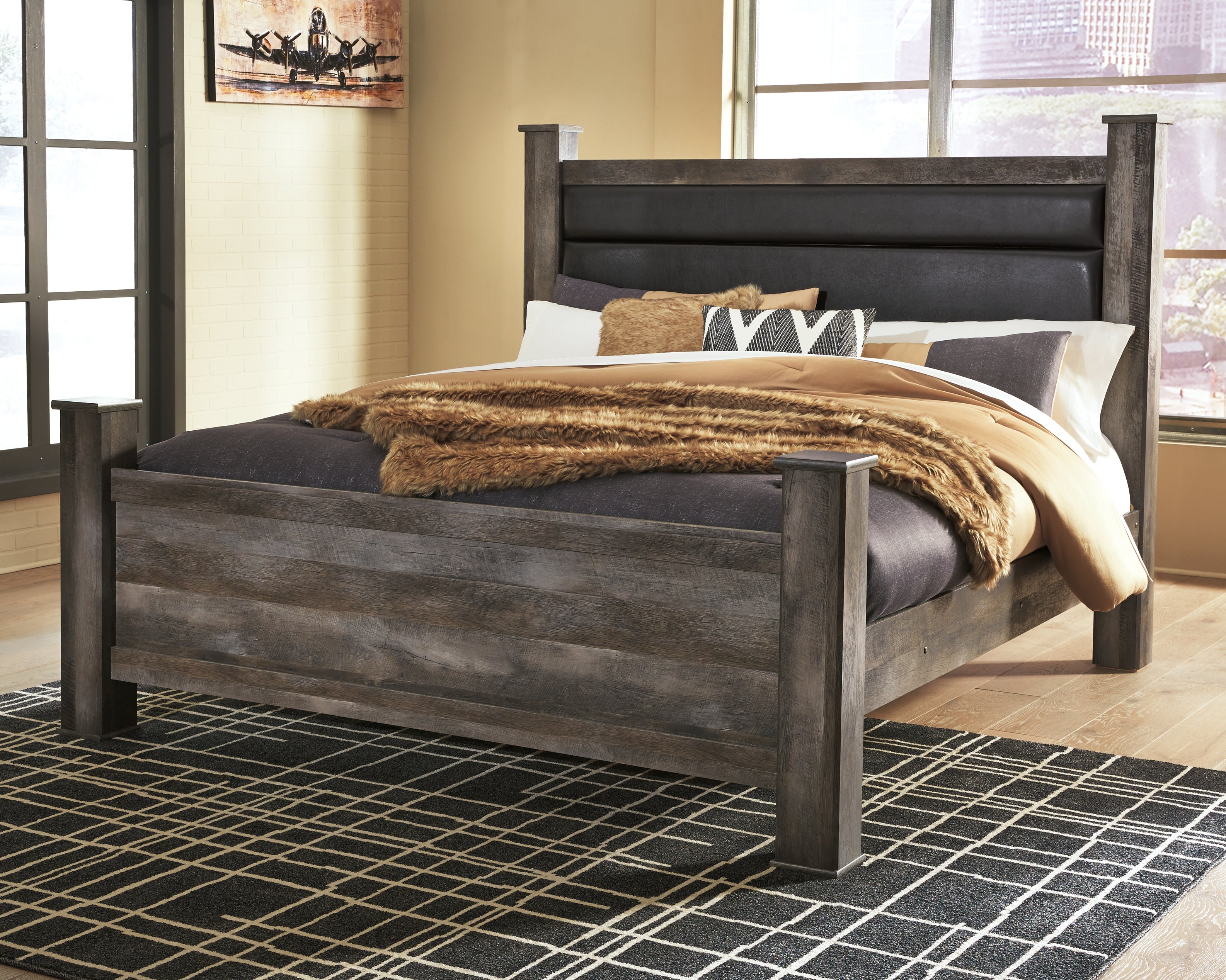 Wynnlow King Poster Bed with Mirrored Dresser, Chest and Nightstand in Gray - PKG005698