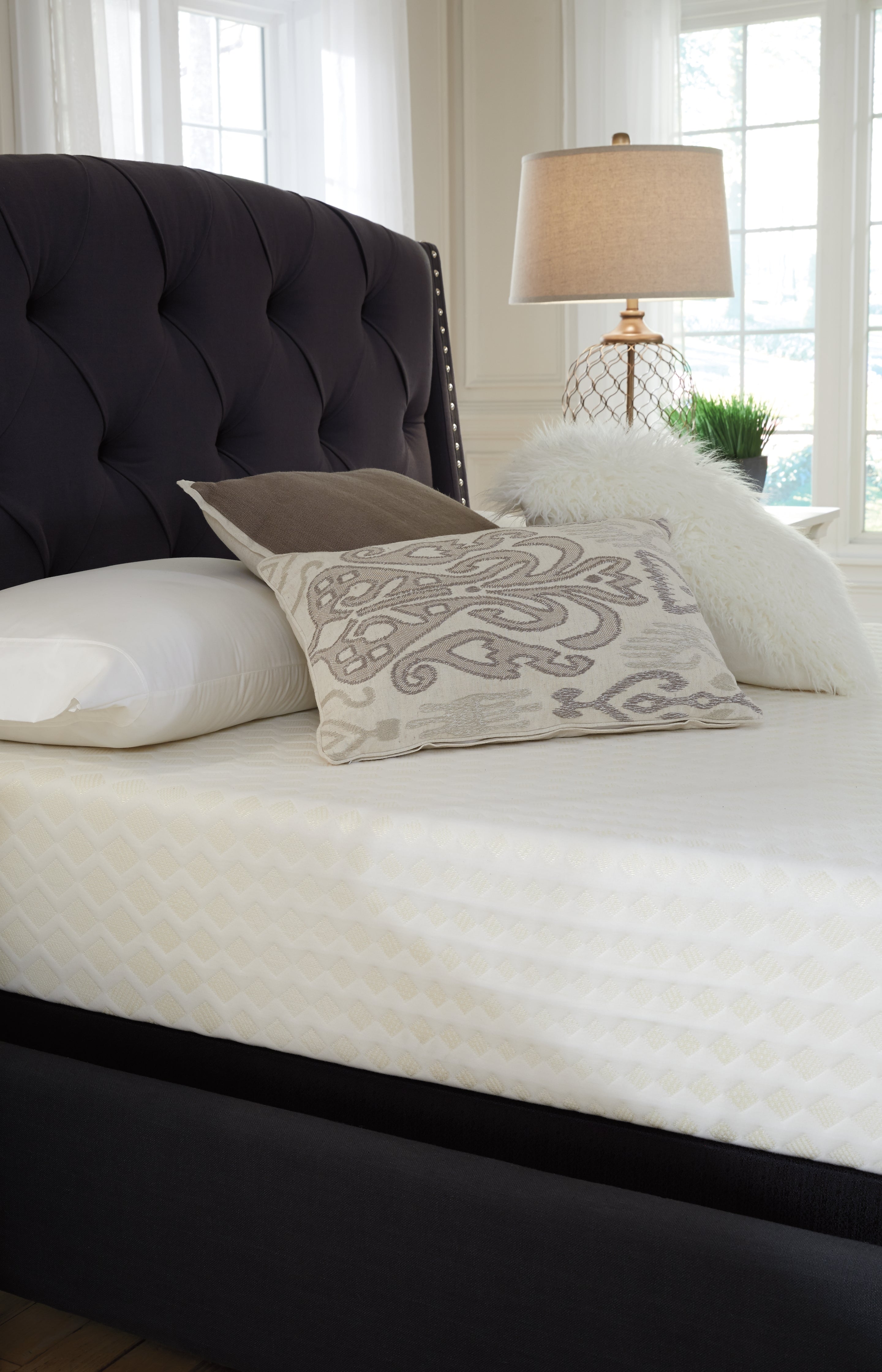 10 Inch Chime Memory Foam White California King Mattress in a Box - M69951 - Bien Home Furniture & Electronics