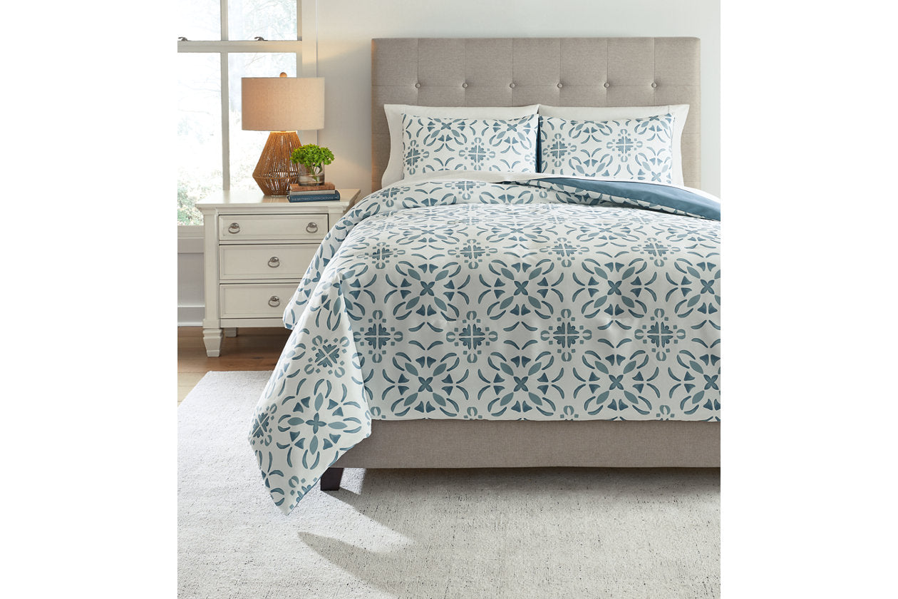 Adason Blue/White King Comforter Set - Q371003K - Bien Home Furniture &amp; Electronics