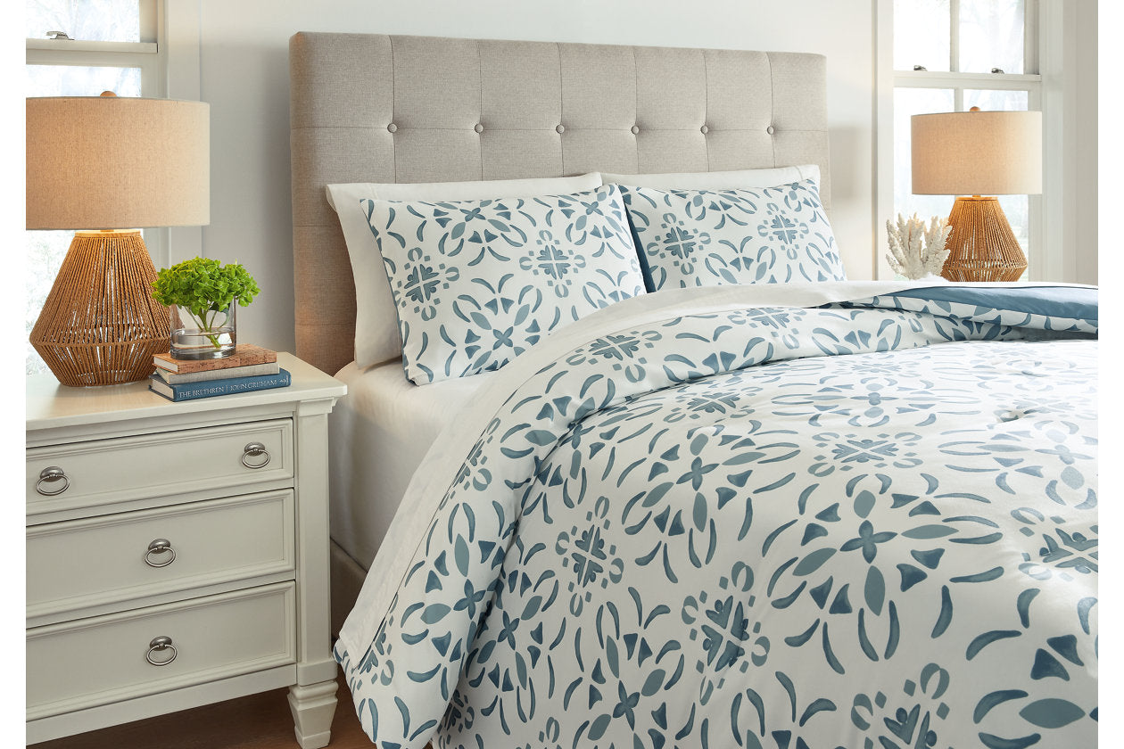 Adason Blue/White King Comforter Set - Q371003K - Bien Home Furniture &amp; Electronics