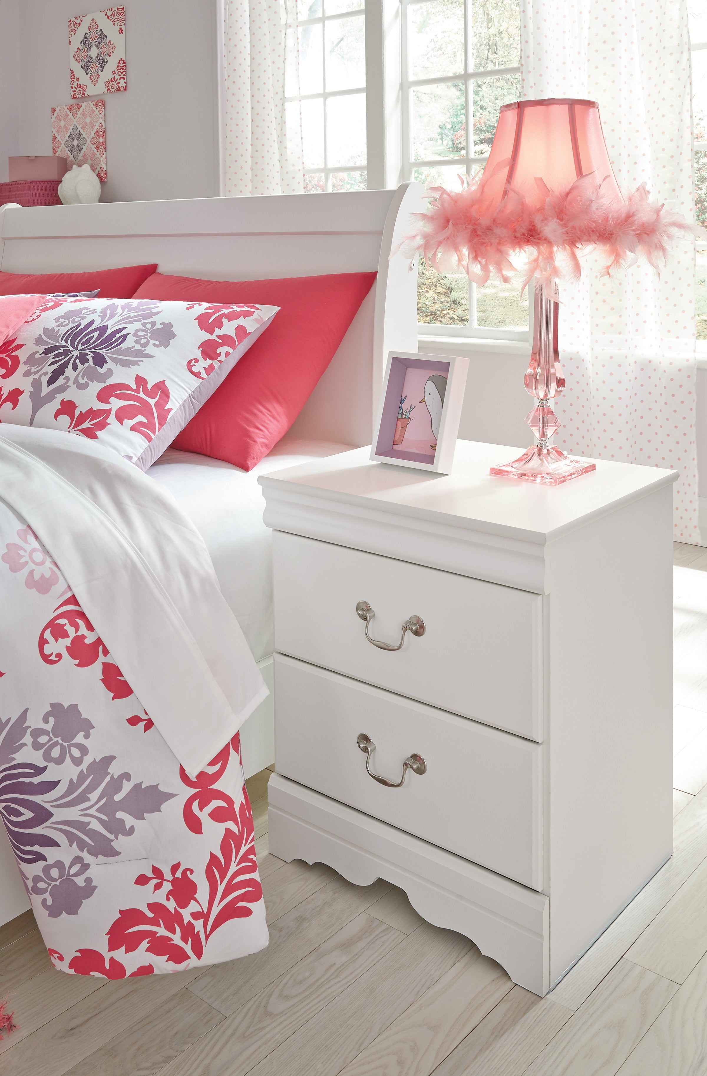 Anarasia White Sleigh Youth Bedroom Set - SET | B129-84 | B129-87 | B129-88 | B129-92 | B129-46 - Bien Home Furniture & Electronics