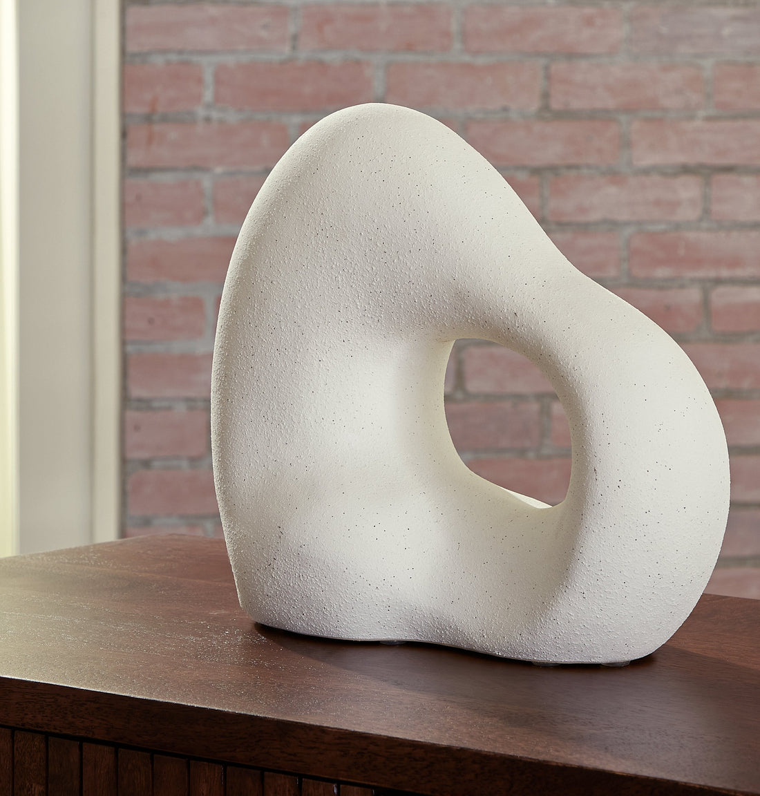 Arthrow Off White Sculpture - A2000649 - Bien Home Furniture &amp; Electronics
