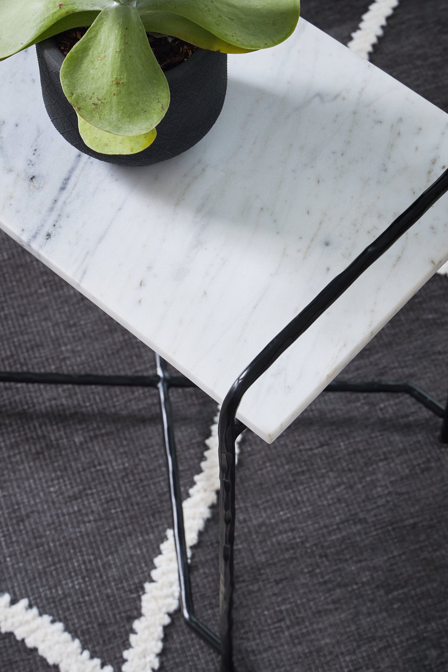 Ashber White/Black Accent Table - A4000609 - Bien Home Furniture & Electronics