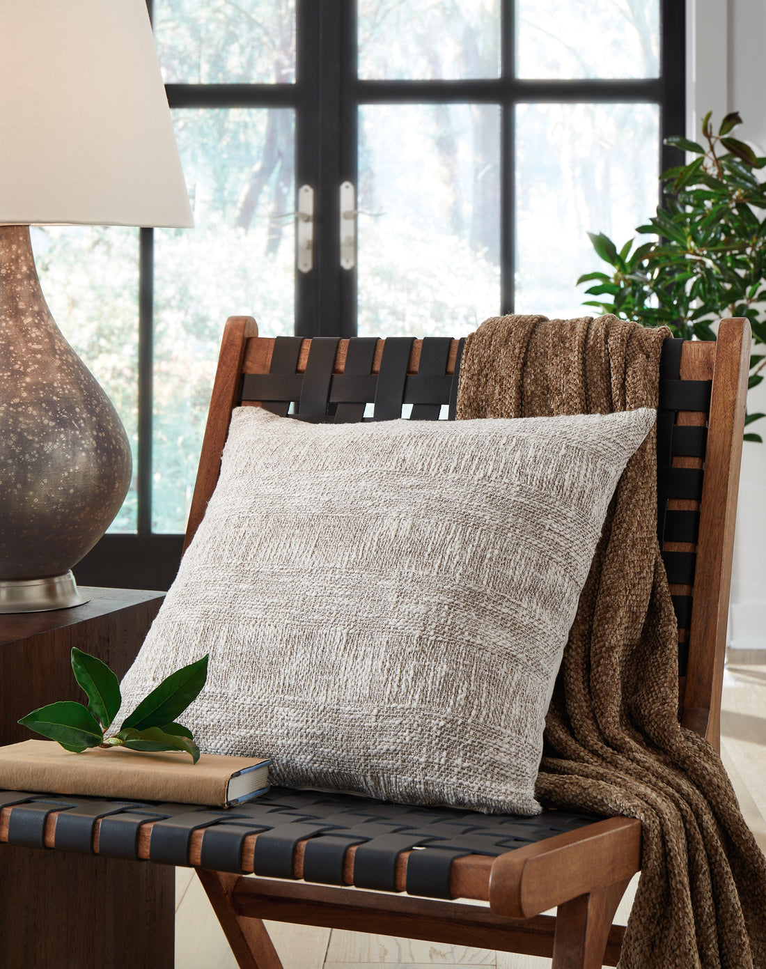 Carddon Brown/White Pillow, Set of 4 - A1000971 - Bien Home Furniture &amp; Electronics