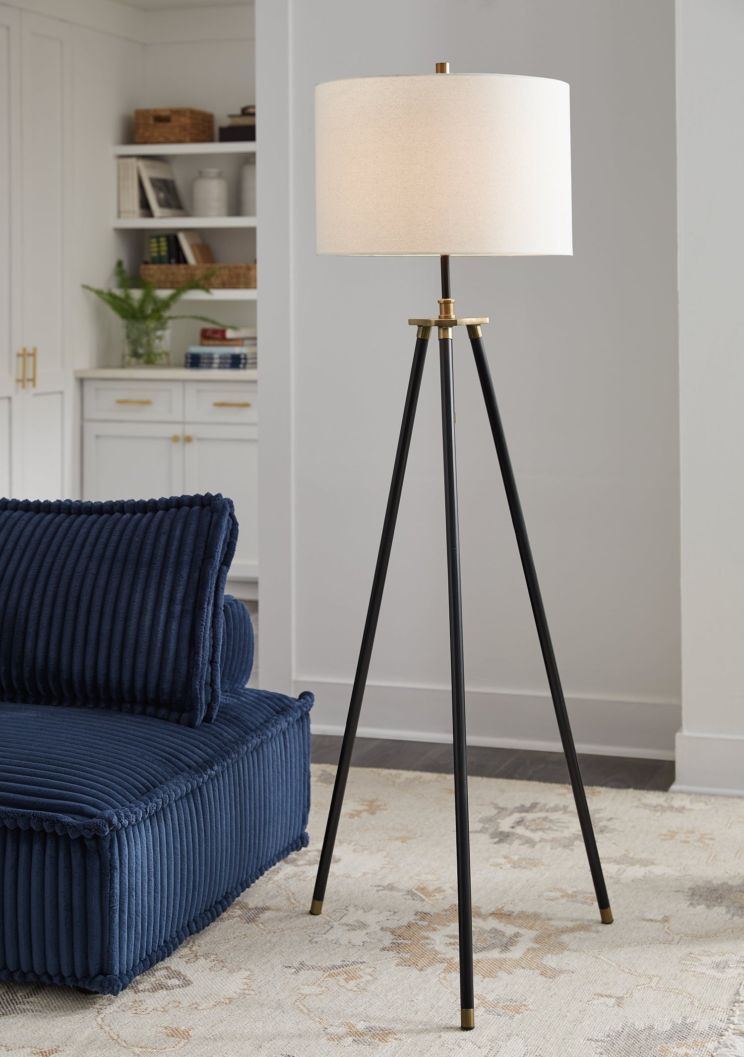 Cashner Black/Gold Finish Floor Lamp - L206101 - Bien Home Furniture & Electronics