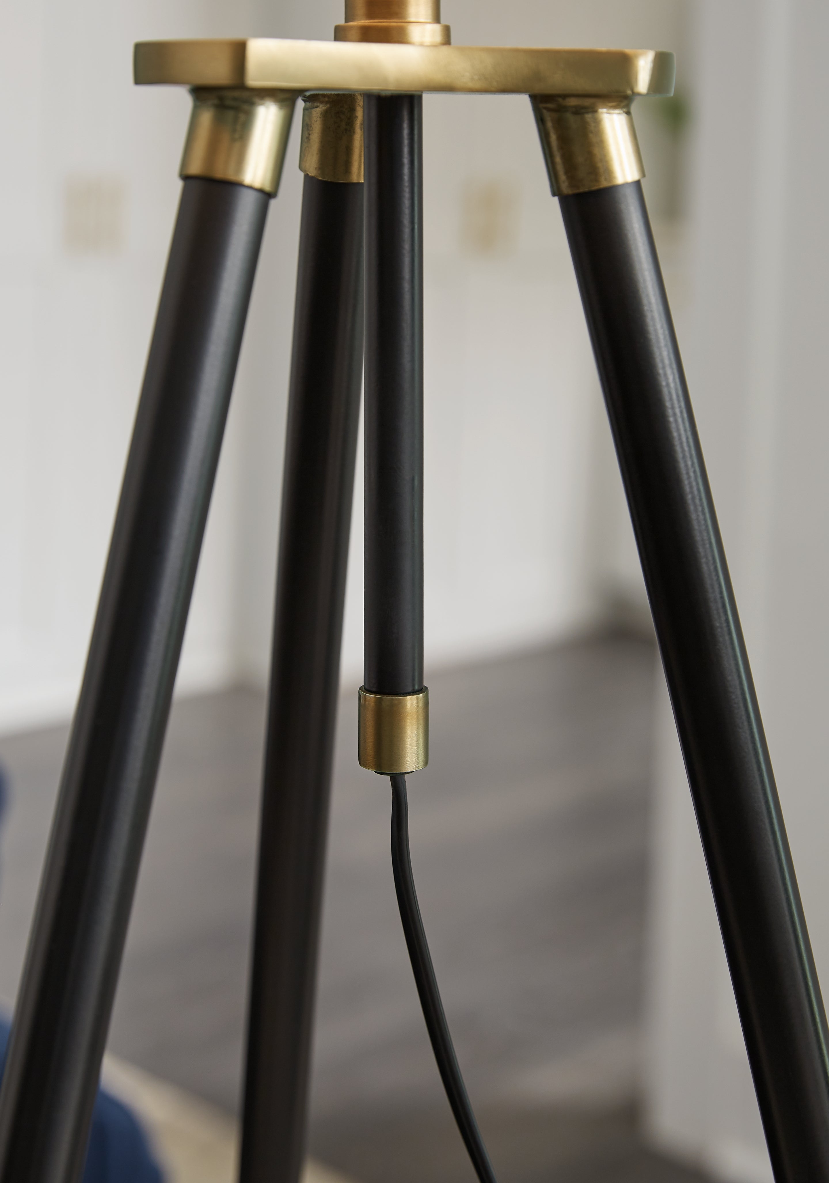 Cashner Black/Gold Finish Floor Lamp - L206101 - Bien Home Furniture & Electronics