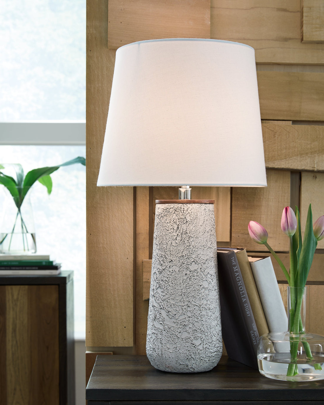Chaston Antique White Table Lamp, Set of 2 - L204464 - Bien Home Furniture &amp; Electronics