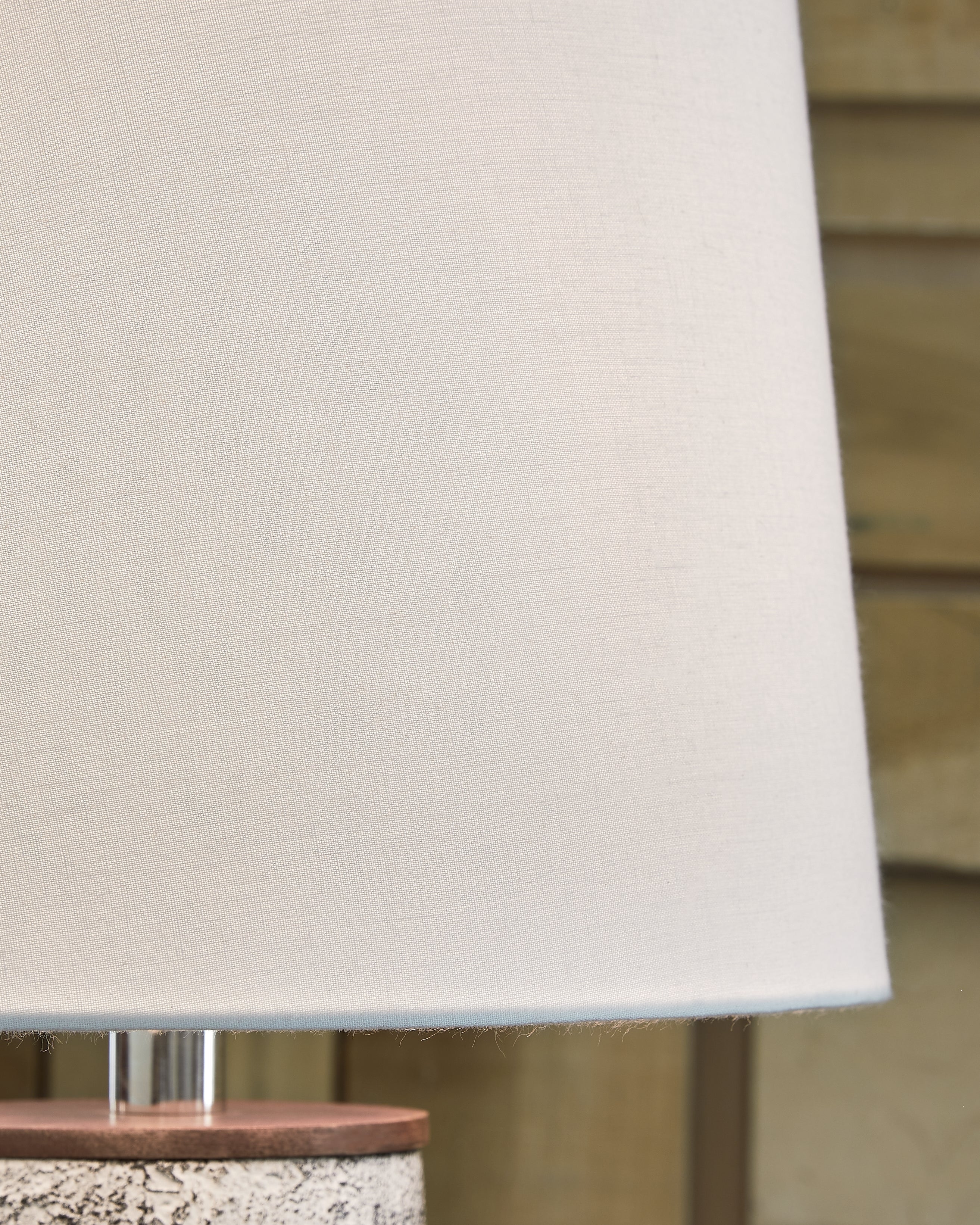 Chaston Antique White Table Lamp, Set of 2 - L204464 - Bien Home Furniture & Electronics