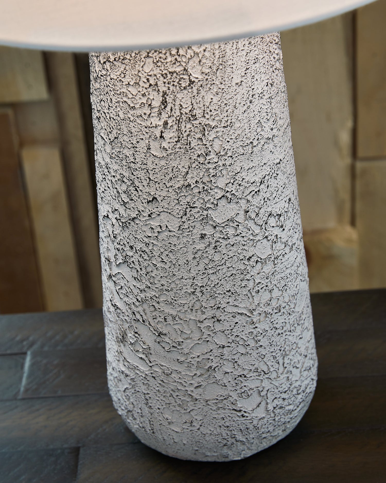 Chaston Antique White Table Lamp, Set of 2 - L204464 - Bien Home Furniture & Electronics