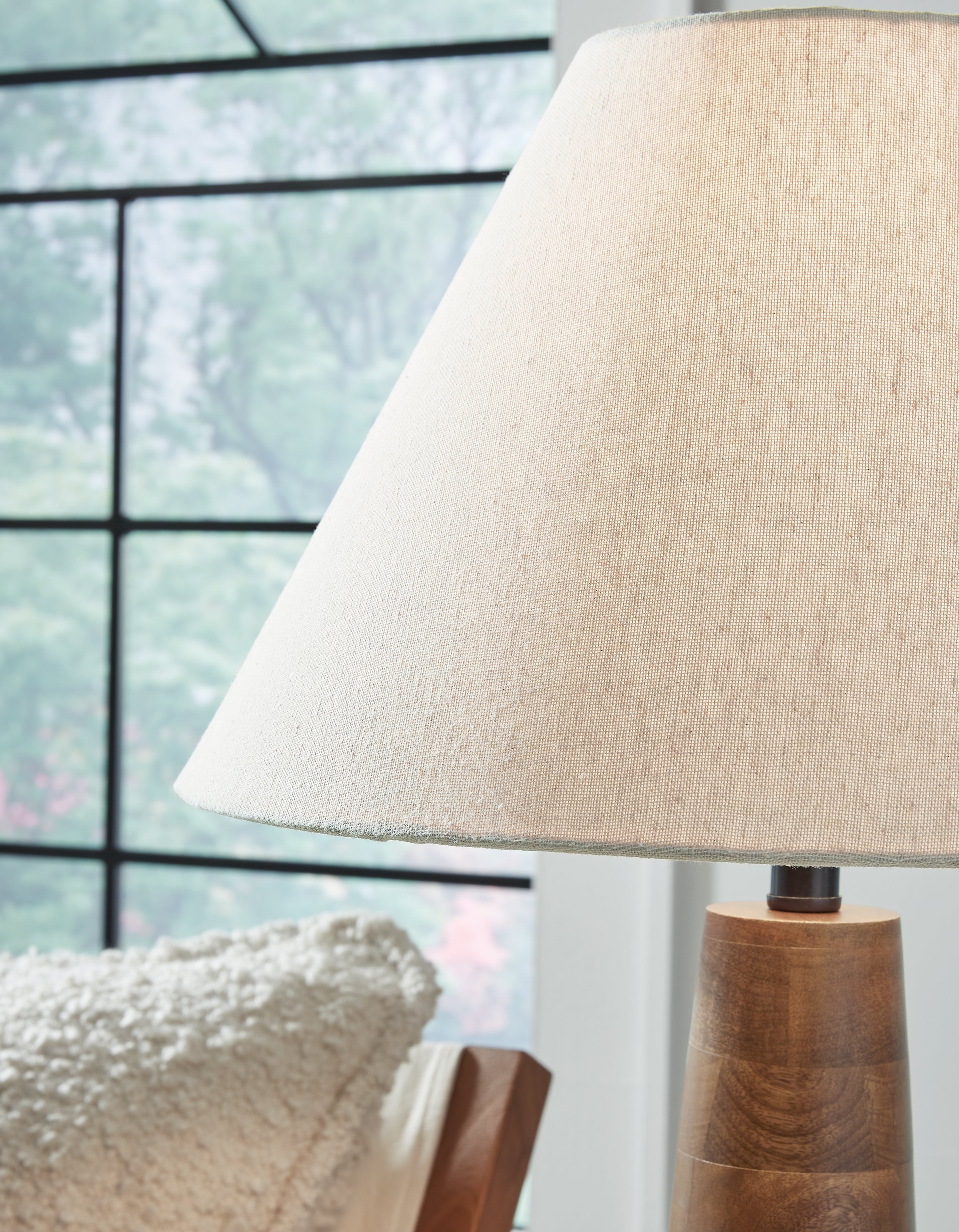 Danset Brown Table Lamp - L329104 - Bien Home Furniture & Electronics